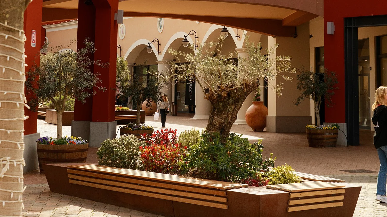 valdichiana-designer-village-italy-ros-retail-outlet-shopping