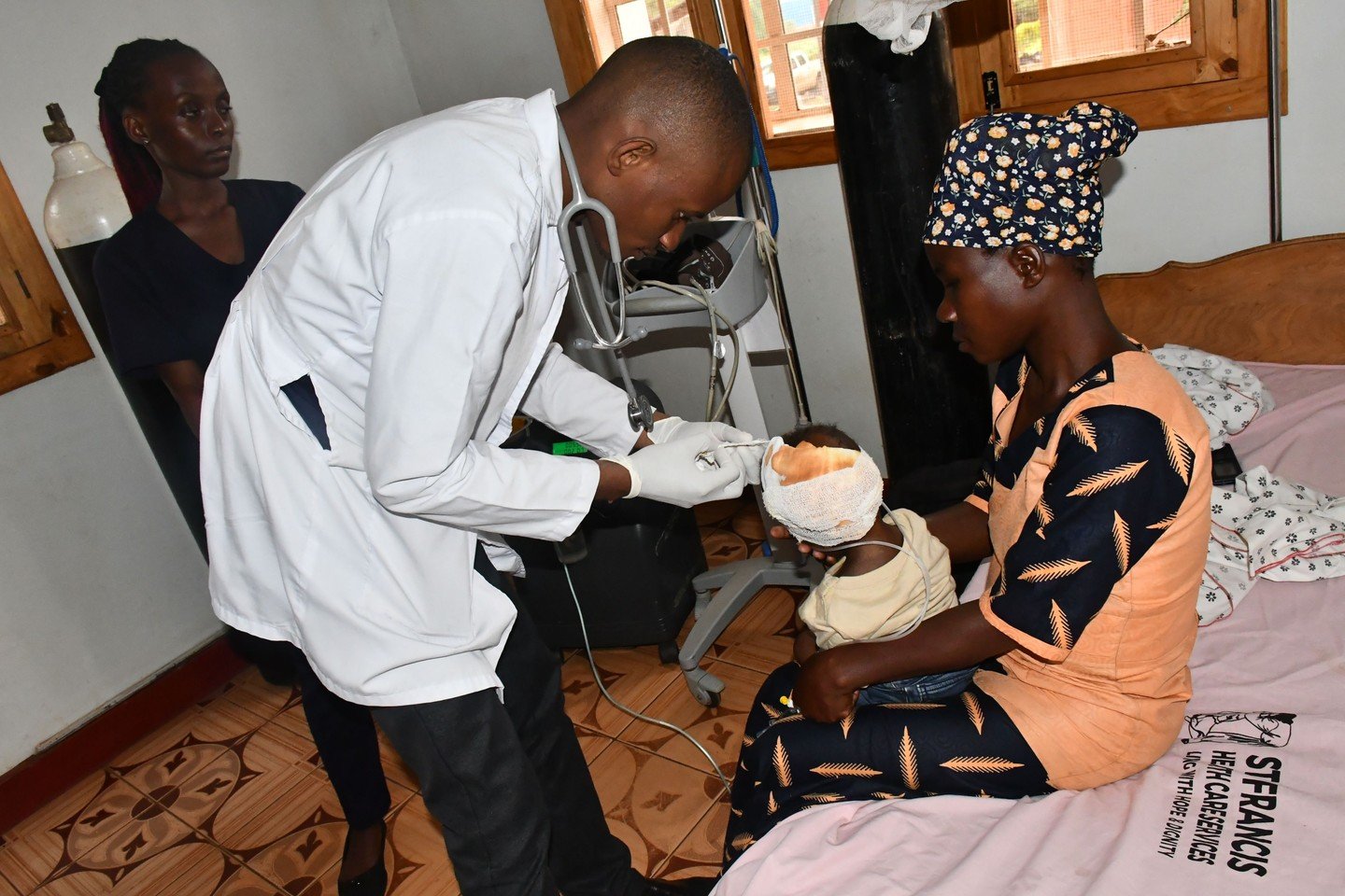 Paediatric health is one of our main aims for the babies at our Omoana health clinic. Dr Ian and Nurse Teddy are always working round the clock to make sure that the children's health is top-notch through following appointments, follow-ups on their m