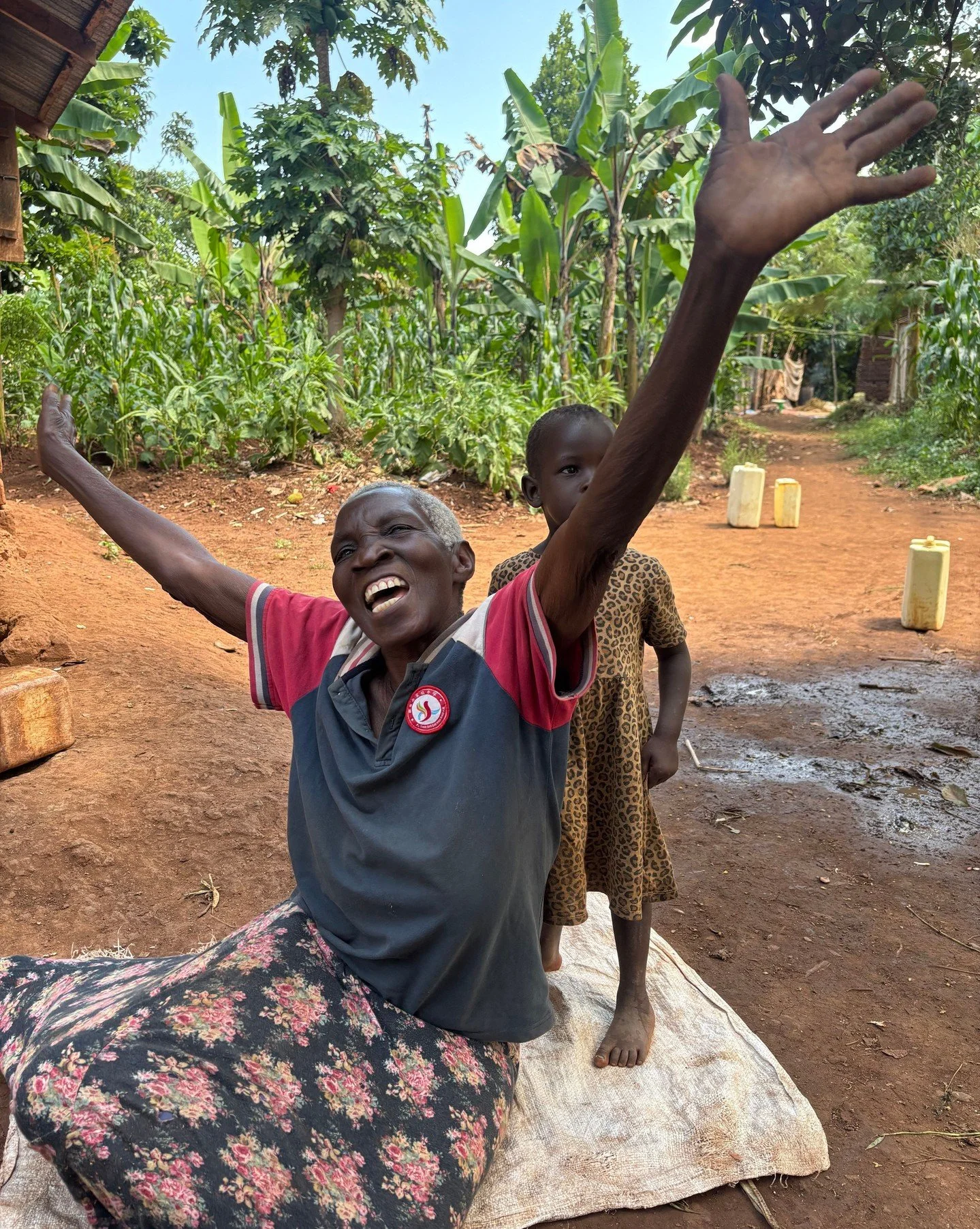 THE ART OF BEING WELCOMED 💛
Beyond the impact we strive to create in communities, it is the warm welcome from our beneficiaries that continues to inspire us every day. The big smiles, heartfelt hugs, joyful laughter, and even the spontaneous dance m