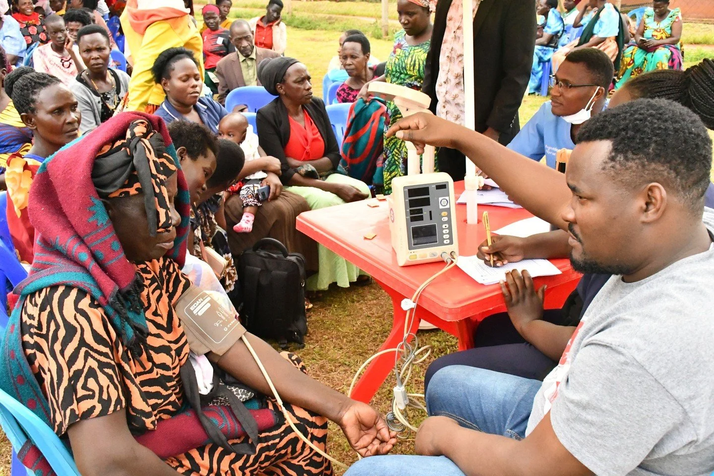 Ssi PART 2
On the 20th, we were once again able to go back to Ssi Health care center III for a medical camp where we met once again over 500 patients and were able to give free medical services such as dental services, optical services, general check