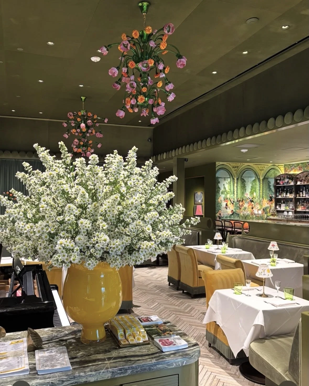 Weekly restaurant florals in Houston by corporate event florist