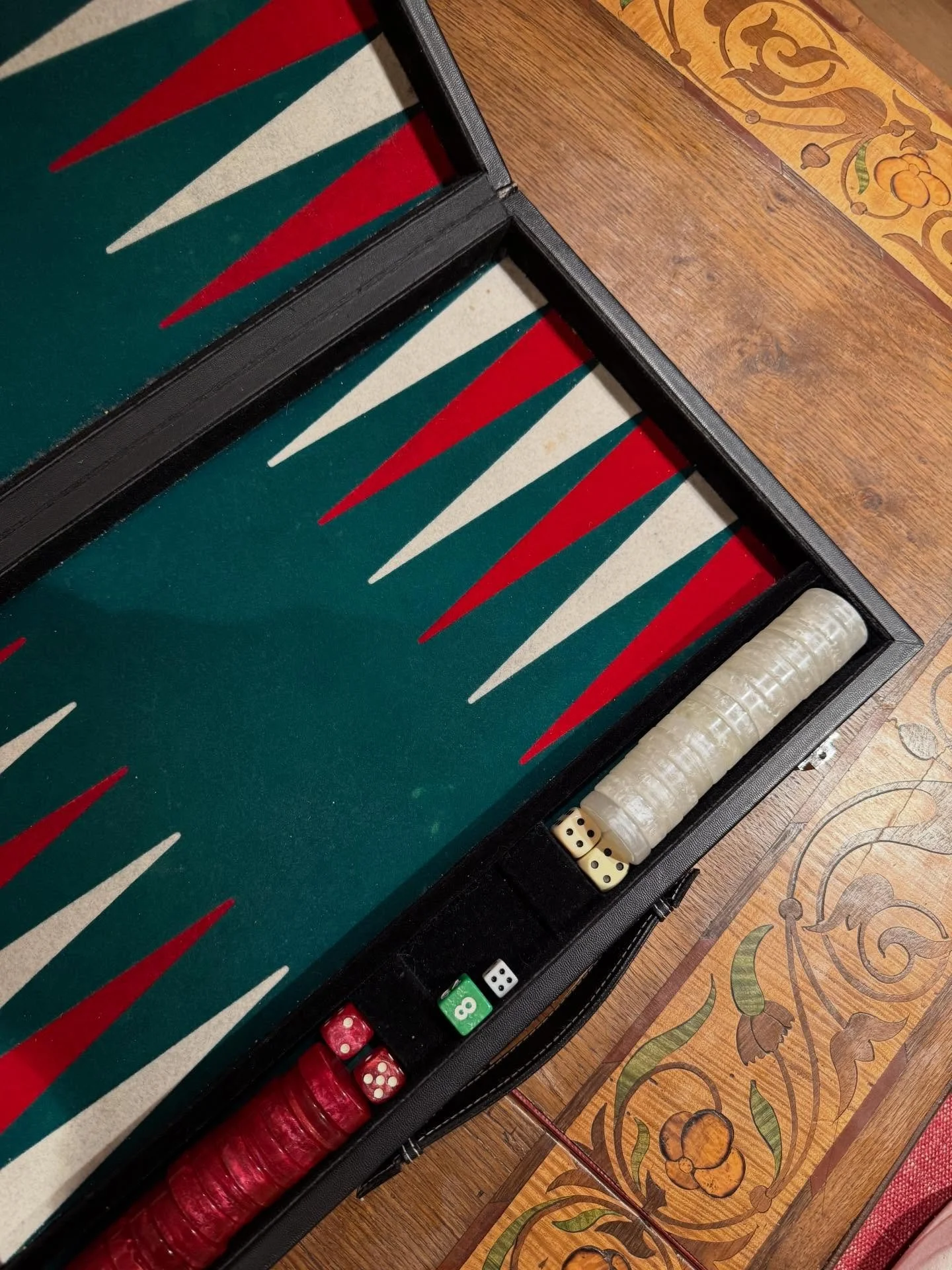 Chalet Chalet Chalet - Backgammon on an antique games table, taped curtains with beautiful tie - back and mountain style cushions on a built-in bench 🇨🇭