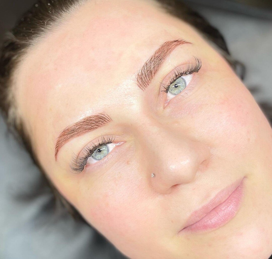 Just stunning 🥰 If you've been struggling with filling in your brows, let us do the heavy lifting and save you some time! Eyebrow Permanent Makeup Artist Amanda is at your service! Look at these beautiful brows 🤩 Book online now on our website or g