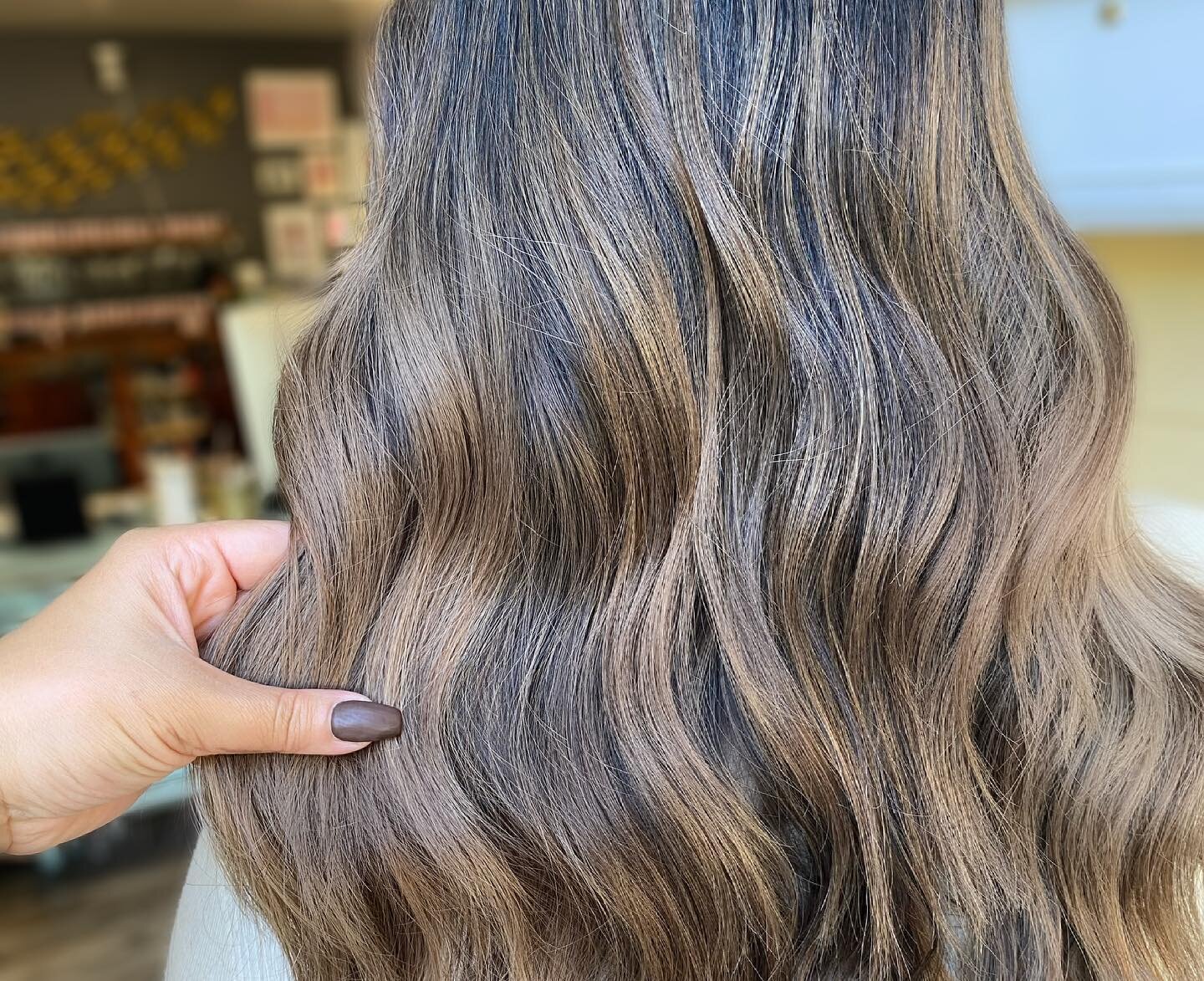 We're in love with this Mushroom bronde 🍄 🤩 ⁣
.⁣
.⁣
.⁣
.⁣
.⁣
#balayage #modernsalon #blondebalayage #balayagehaircolor #bestofbalayage #mastersofbalayage #balayaged #ashbalayage #colormelt #beauty #haircolor #behindthechair #americansalon #balayage