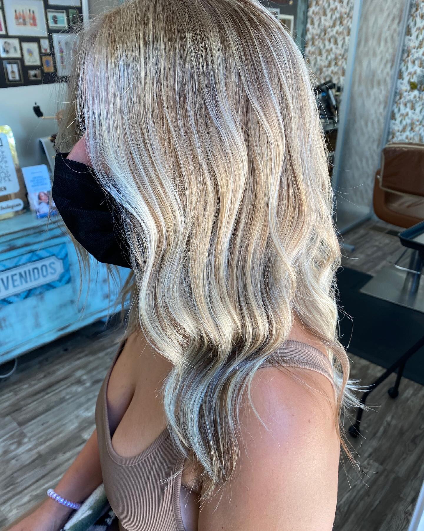 No bad hair dayzzzz 💯
Balayage + Baby Lights ✨✨
hair by: @meli_melts @schwarzkopfusa @schwarzkopfpro to lift &amp; tone. @olaplex in all my formulas! Waved w @bioionic . #meli_melts .
.
.
.
.
.
.
.
.
#ritzyreuben #eastbayhair #eastbaystylist #schwar