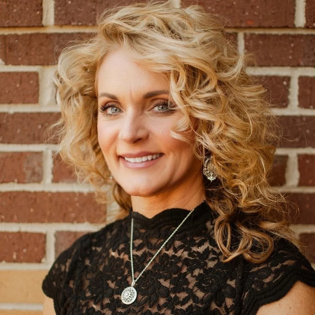 Mo Newman, LICENSED MASTER COSMETOLOGIST