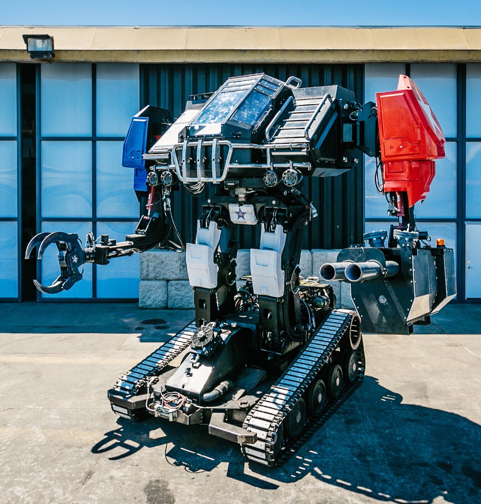 Виды боевых роботов. Японский боевой робот Kuratas. Военные роботы. Маленький боевой робот. Японский военный робот.