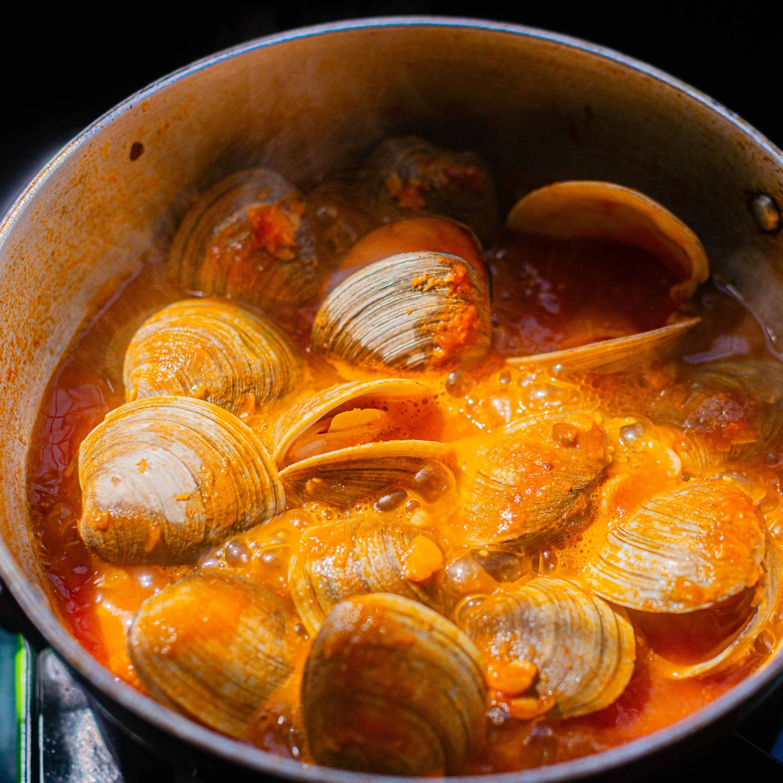 Spicy Tomato Clams