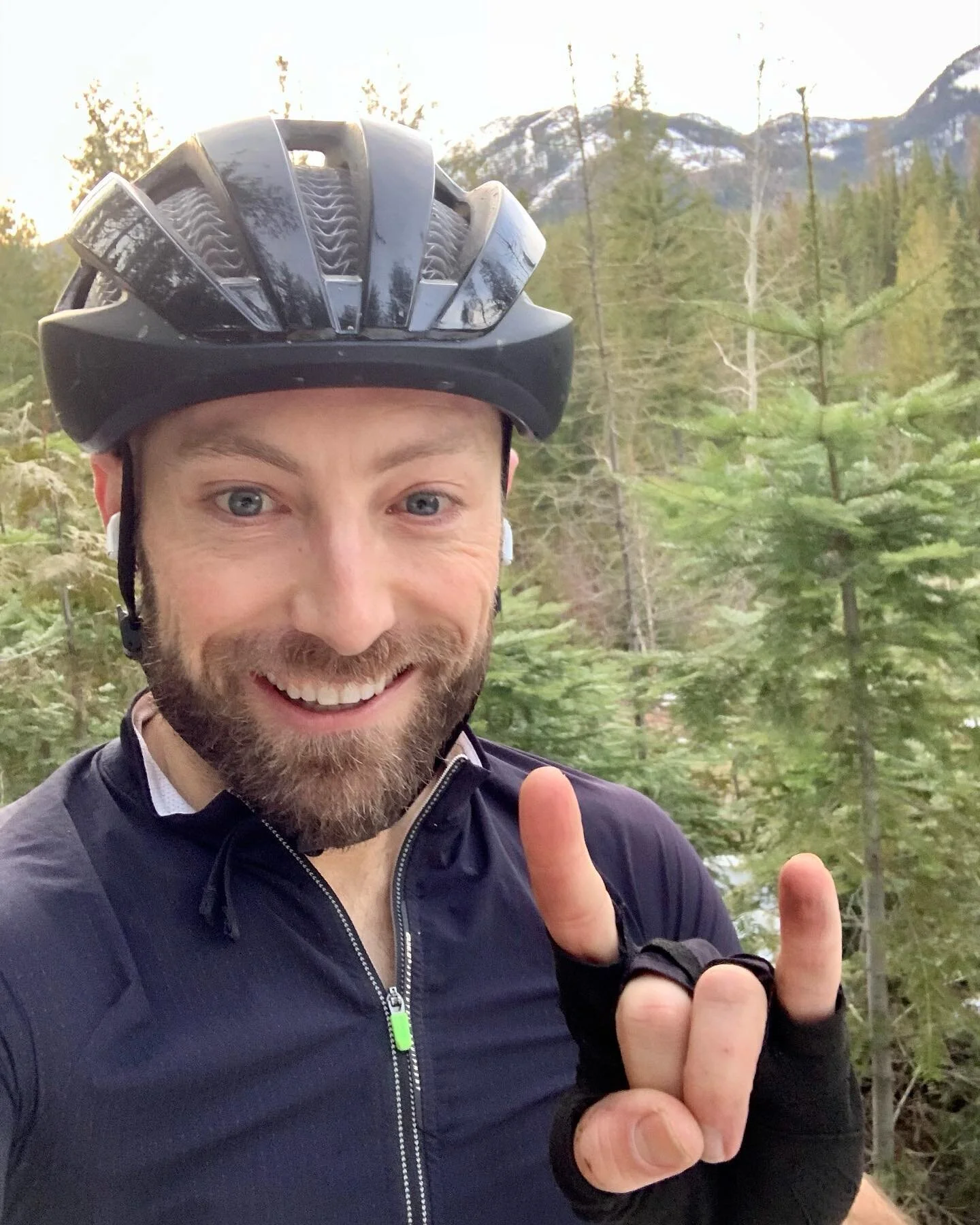 I went over five months w/o riding, feels good to be back in the game. Can&rsquo;t let a bunch of geezers like @teampursuit and @neilshirley1 show me up in my new hometown at @thelastbestride #returnofthegravelking #kingofthegeezers #neighborhoodloop