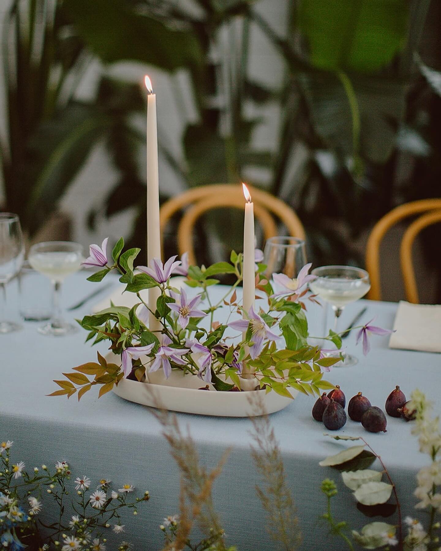 Sweetheart table of our dreams 💜🌿💜 

Photography @loveandwolvesco 
Venue @audreysfarmhouse 
Planning @canvasweddings @smileitsbonnie 
Floral Design @meadowwilds 

#sweethearttable #figs #fruitstyling #meadowwilds #hudsonvalleyweddings #upstateny #