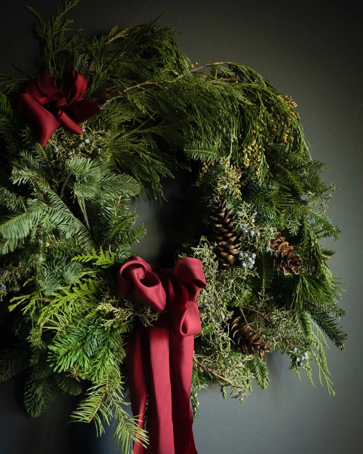 Taking just a few more custom wreath orders this season ✨🌲&hearts;️ If you&rsquo;d like one, just say the word, we&rsquo;re shipping (eek!) 💌 Happy holidays to one and all&hellip; 
and to all a good night! 🥹🥰🥹

#wreathseason #silkribbon #wreathm