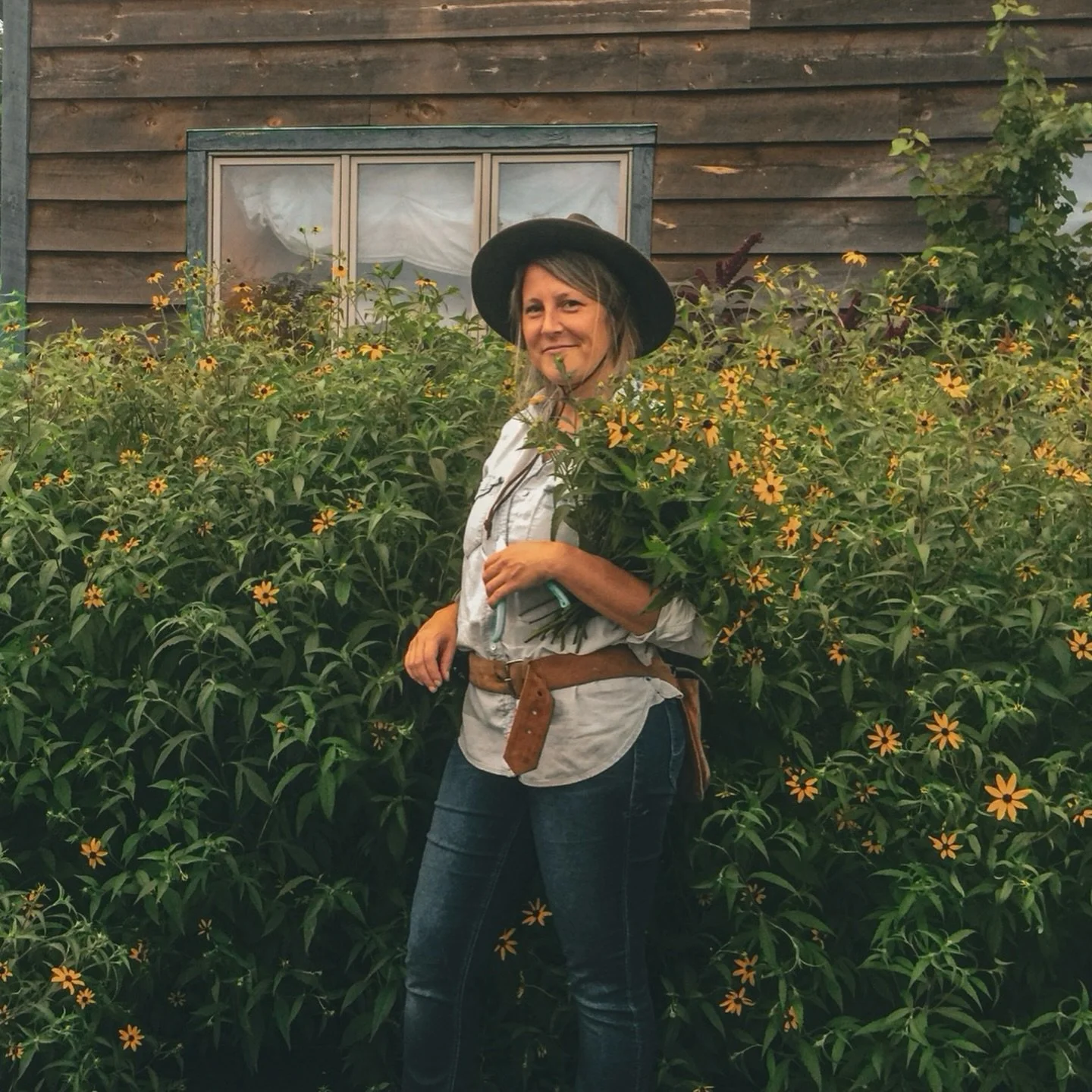 2016 &middot; Huguenot Year

First wedding.
Foxgloves.
Rudbeckia.

First annual wreath-making workshop.
Emmy.
New Paltz.

Amaranthus among us.
Weeded all the mugwort, not visible.

Gathering wild bits from the fields.
Goodness, for the sake of pickin