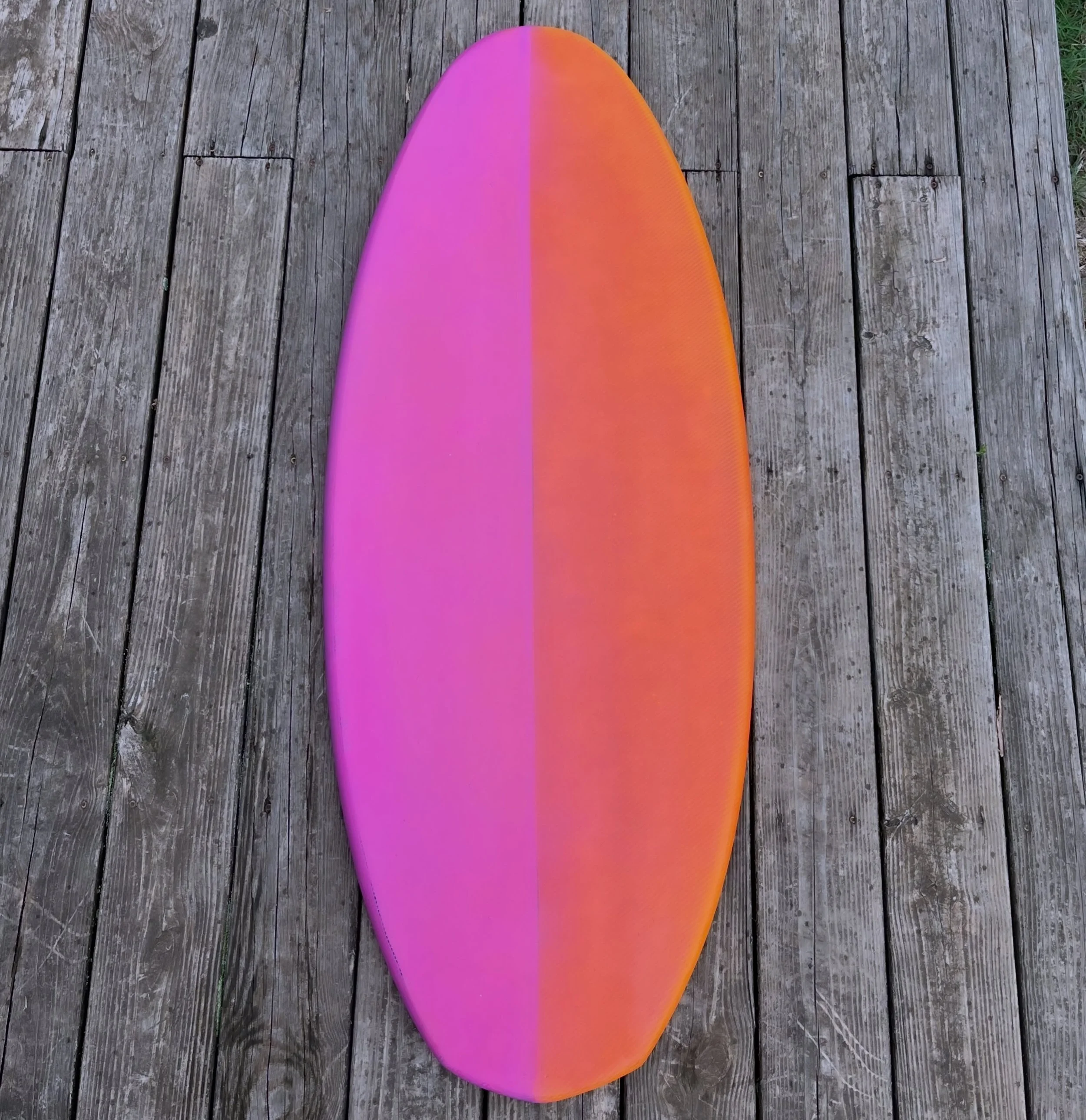 Endless Summer Vibe?

Had some artistic freedom on this experimental skim for a good homie. Kinda went endless summer vibes  but I am more concerned with how it rides. It&rsquo;s a full carbon build on a glued up double stringer blank. 

#wake #suppo