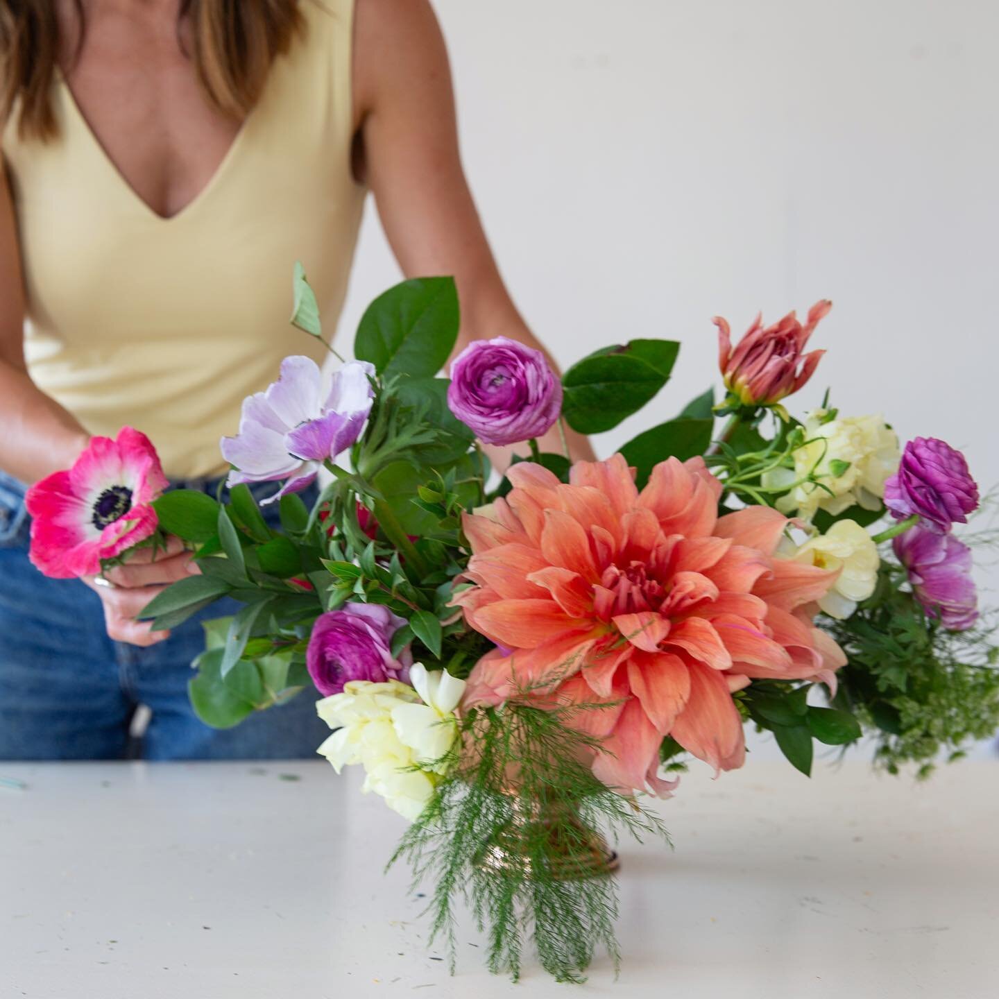 Workshop Time! 🌸 🍃 ✂️ 

Join us for our Intro to Floral Design Workshop on Thursday, August 17th @ 6:30-8:30pm 

You&rsquo;ll learn tips, tricks and techniques that will turn you into a home arranging wizard. Sign up through the #linkinbio ⬆️ 

P.S