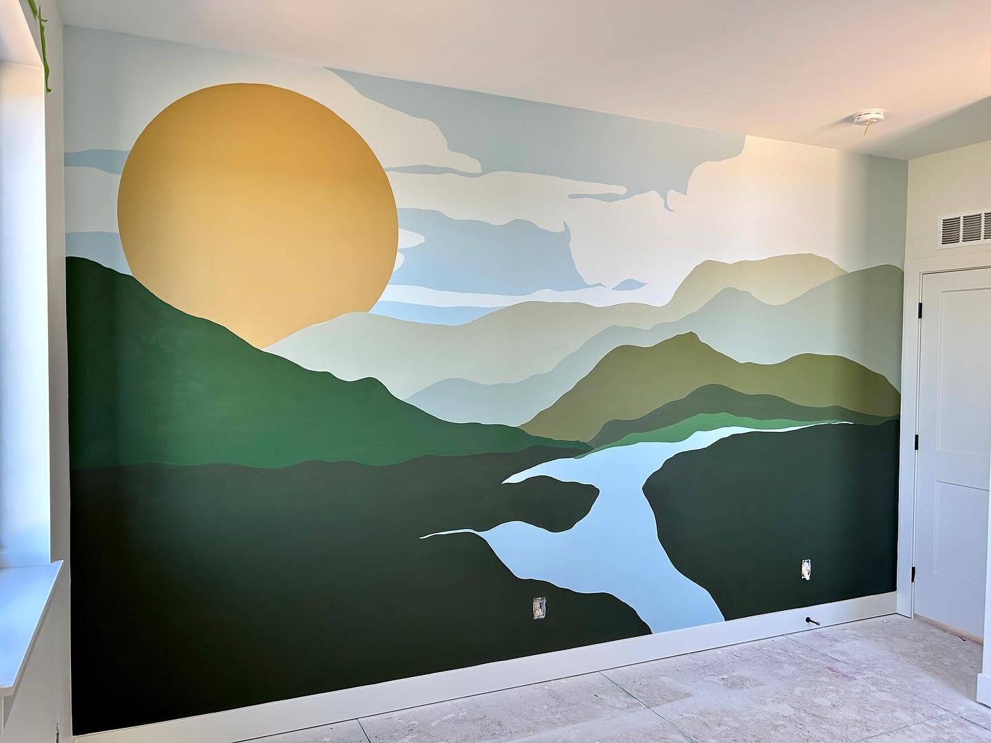 1/3 of the Murals we got to paint last week in Louisville! 

We painted a mural in two bedrooms for ✌️ brothers. One summer mountain scene, a red rocks scene and then we topped it off with a contemporary abstract mural in their basement. We loved wor