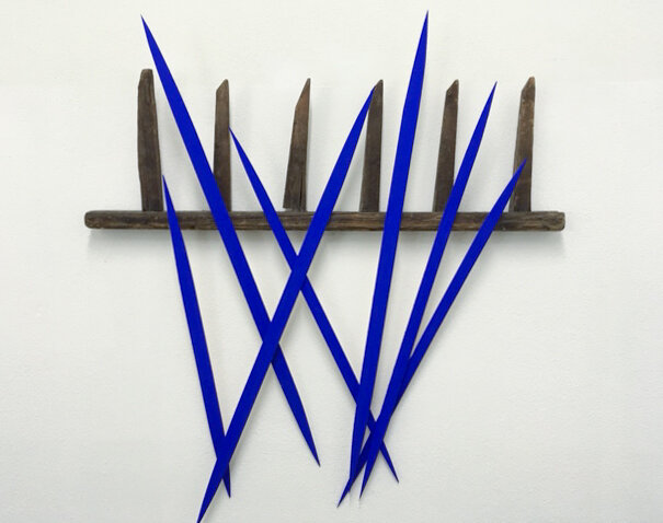 UNTITLED 
Wood and pigments