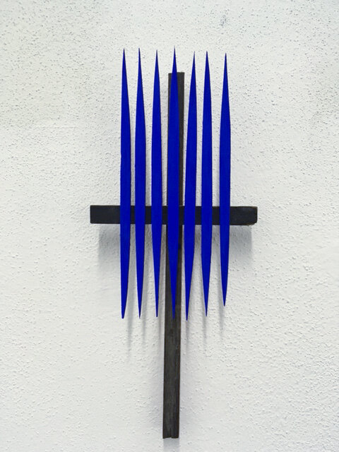 UNTITLED 
Wood and pigments