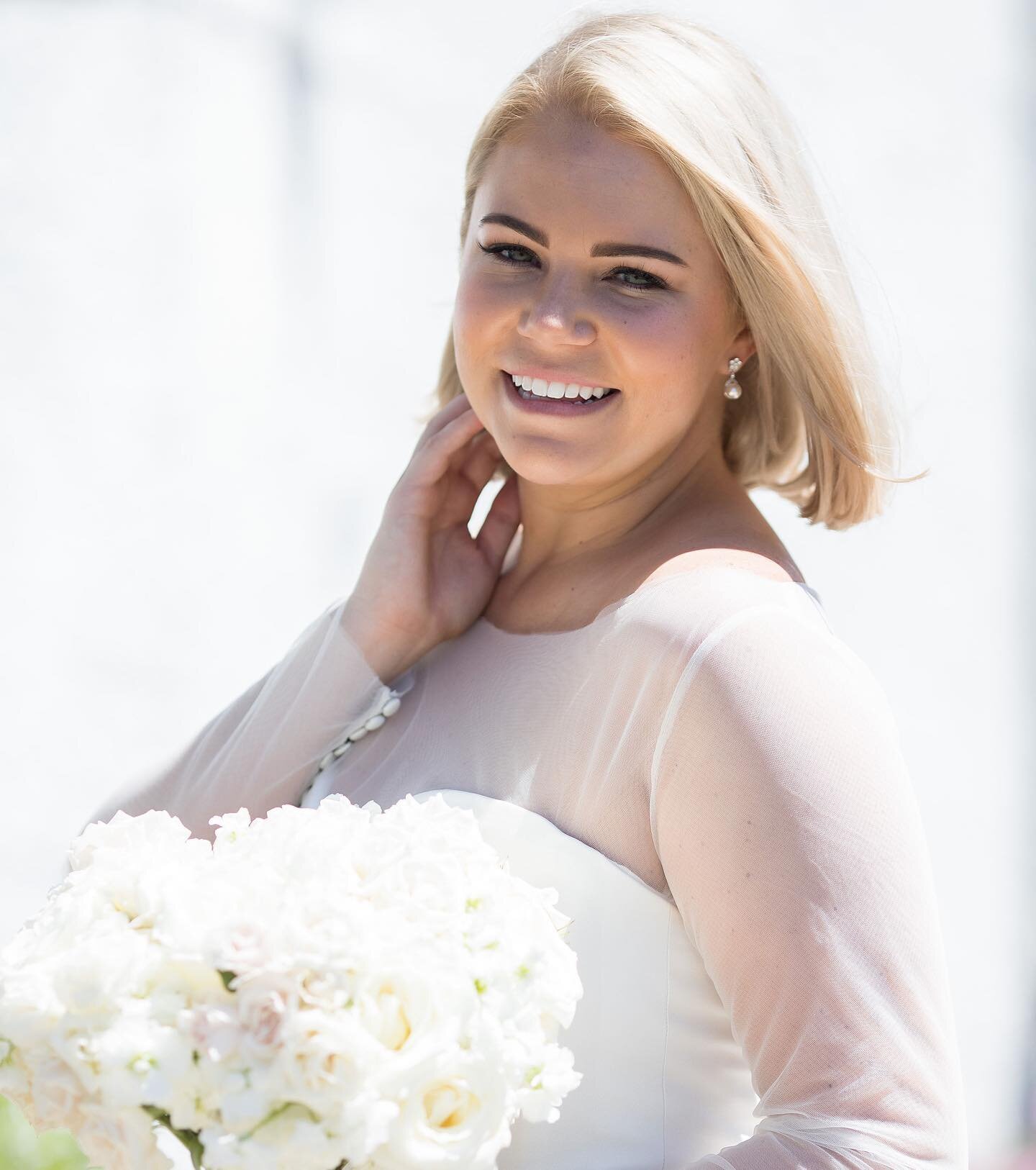 Bridal chic🤍

Katie fully embraced what it means to be a bride and she wore that title perfectly

Venue: @hydeparkcc 
Photographer: @mandypaigephotography 
Florist: @martiyaheard 
Dress: @mansionhillbridal 
Make up: @refeyeance 
Planning: @everylast