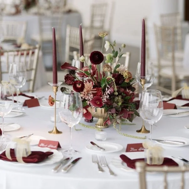 Rich tones &amp; romance are always in season🤍

@cincinnaticountryclub 
@ambervictoriaphotography 
@bountifluerfloralstudio 
@alloccasionseventrental 
@everylastdetailohio 
@eigenseeartistry 
@denisedoesbridal 
@stringsource 
@theslyband 
@stfrancis