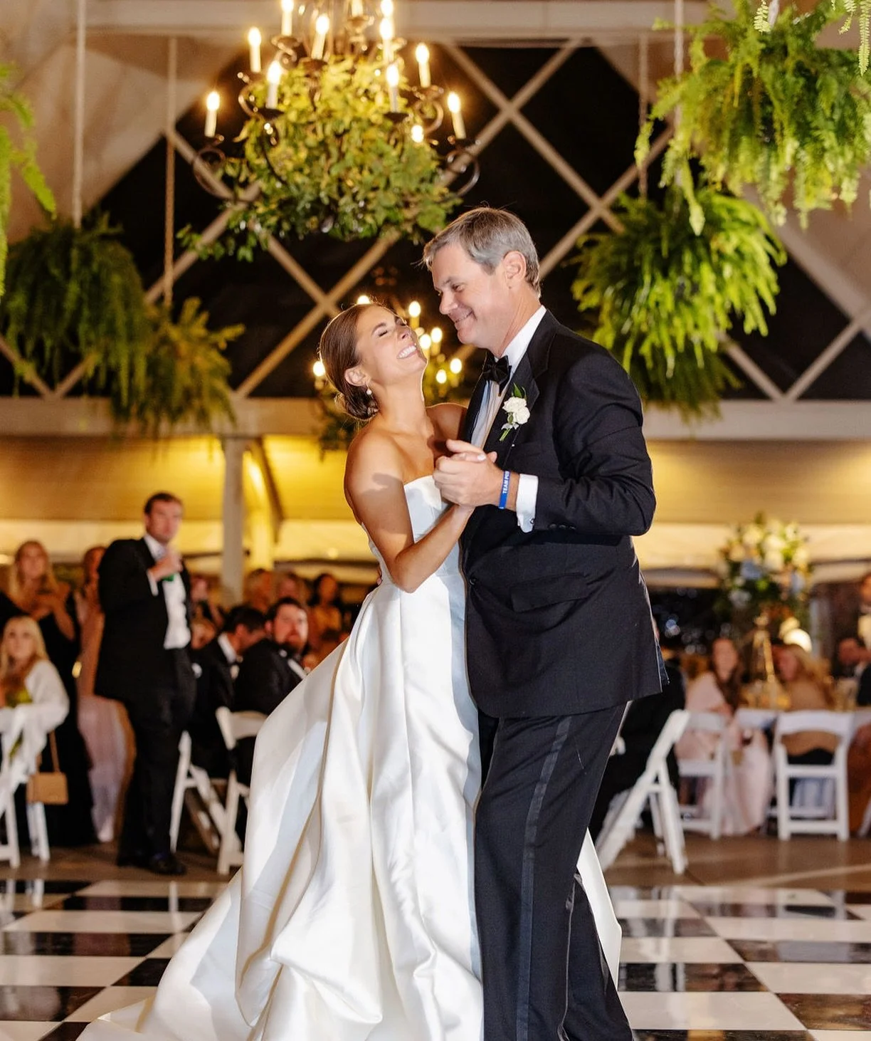 Your first dance &amp; family dances are one of the only parts of the reception where time really slows down. I always tell my couples to try not to overthink it - enjoy it, talk to each other &amp; soak in a few minutes of stillness🤍 

Photographer