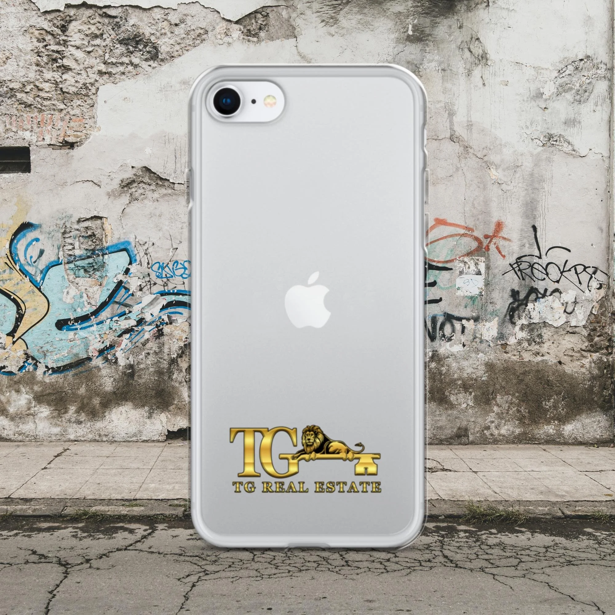 clear-case-for-iphone-iphone-se-case-on-phone-64554ba1c3bcd.jpg