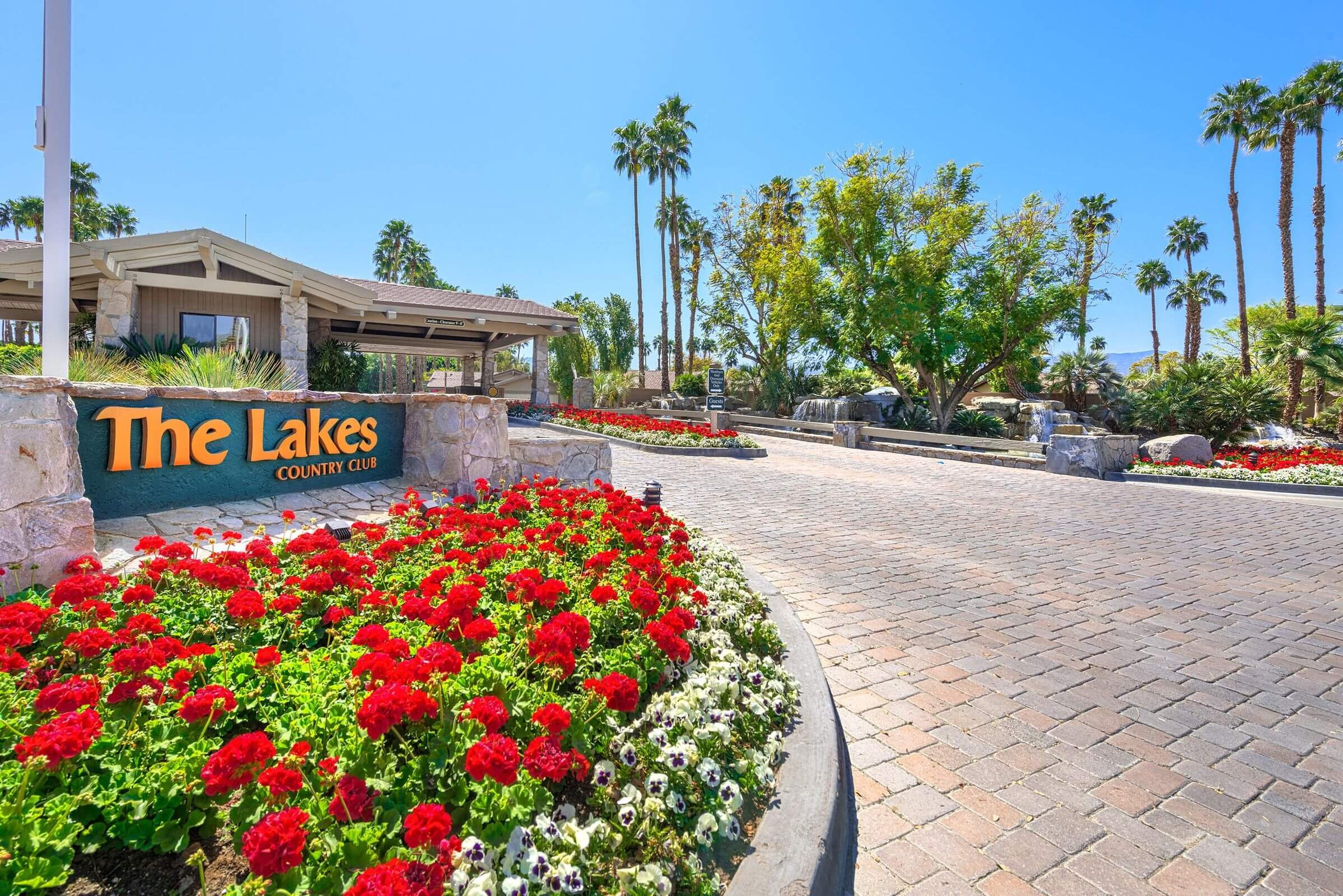 the lakes country club palm desert condos for sale