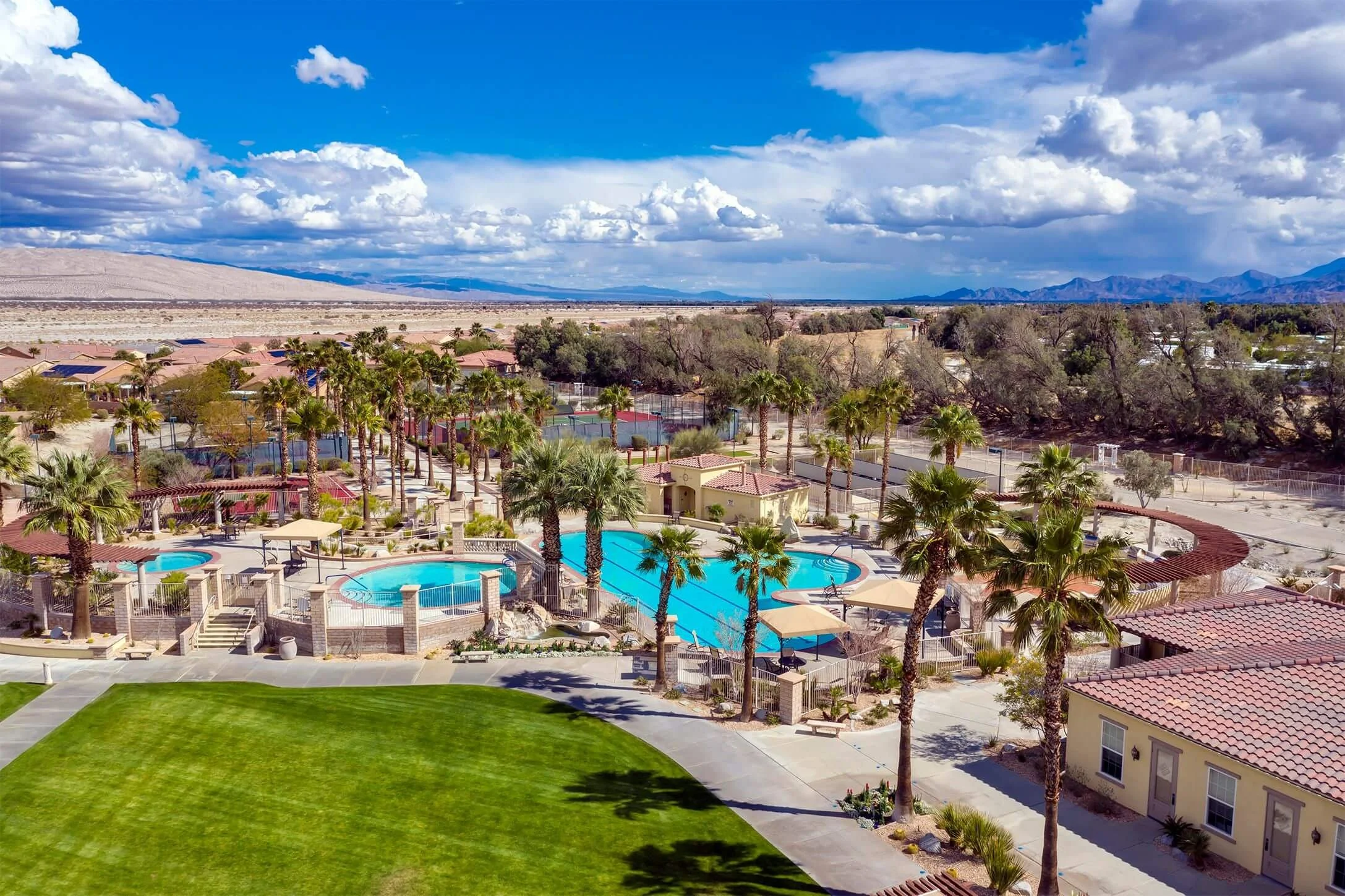 Four Seasons Community Pool