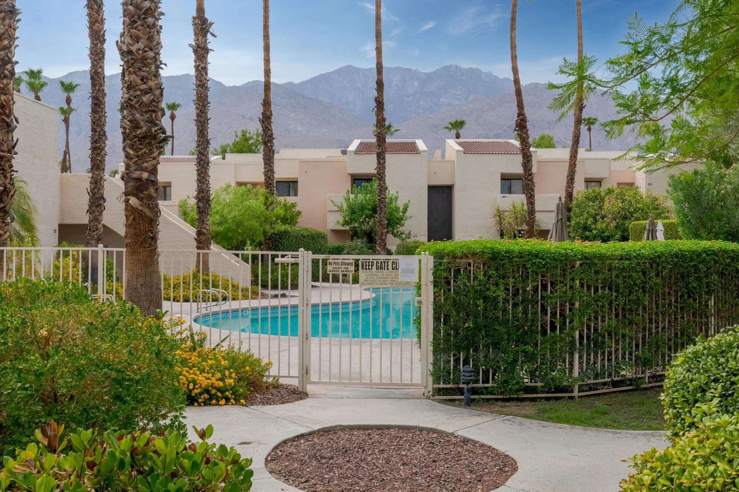 Versailles PS Palm Springs 92264