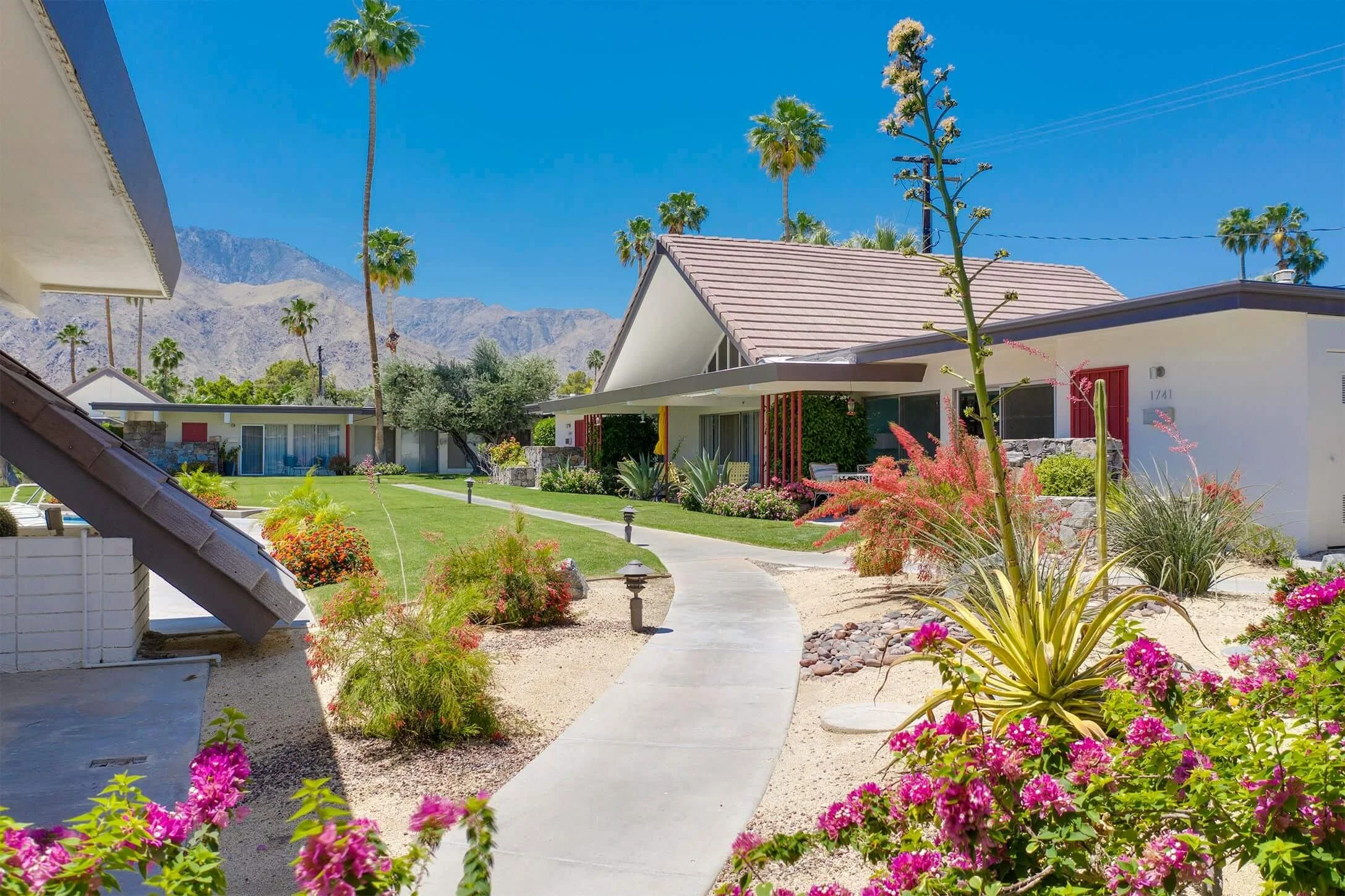 Desert Lanai Community