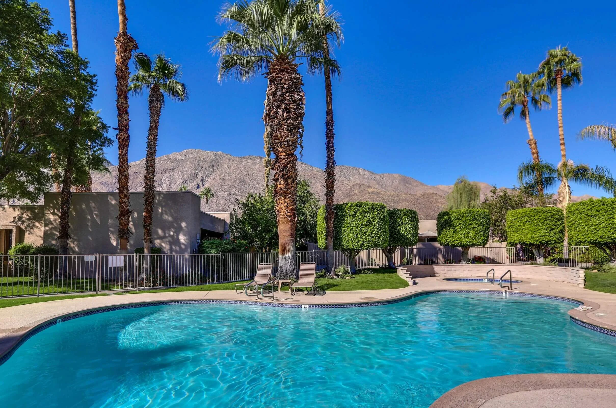 Casitas Arenas Community Pool