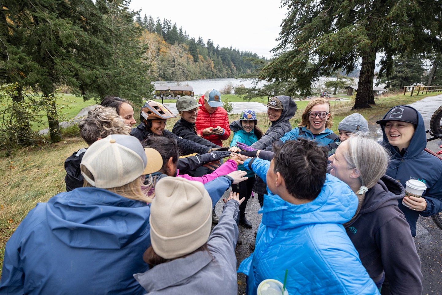 Gratitude 🫶 Today we&rsquo;re spending the day with the people that we love and get to reflect on all the things that are special to us. 

So far our list includes
&bull; Bikes 🚲
&bull; Friends to ride bikes with💃
&bull; Trailbuilders ⛏️
&bull; Fa