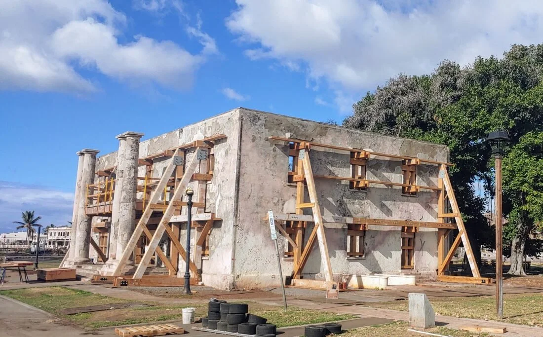 Shoring-and-Bracing-of-Old-Lahaina-Courthouse-before-rebuild-1100x683.jpg