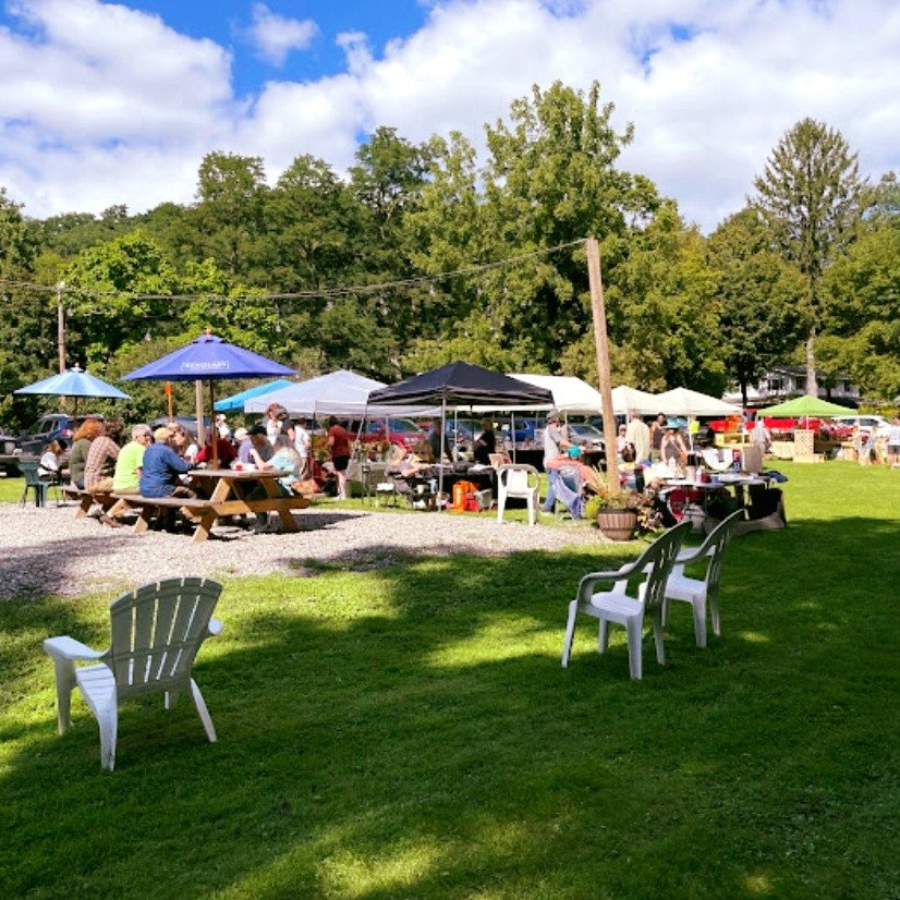 SUNDAY, MAY 26th! 1:00-4:00 PM at Amber Inn 

Amber Inn Farmer's Market on Otisco Lake welcomes a variety of unique farmers, artisans, and vendors to the first market of the summer!

Essential Oily Home * The Modern Mom Baker * Amber Blossom Farm * N