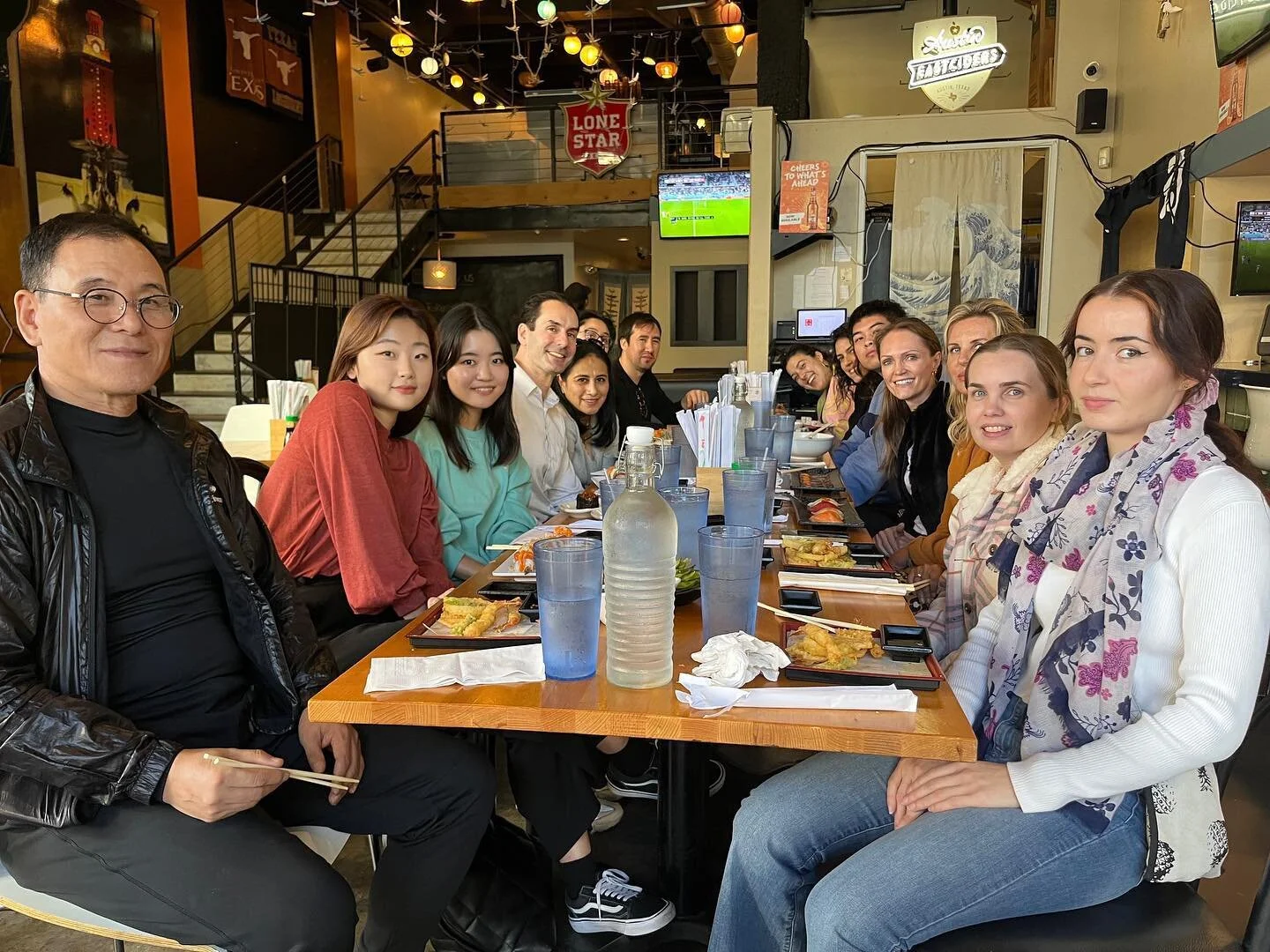 🍣RAKU SUSHI🍣
Yesterday we had lunch at Raku sushi😊
Some students learned how to use chopsticks🥢
#HOFT #ESL #Austin #Sushi #Lunch #Rakusushi