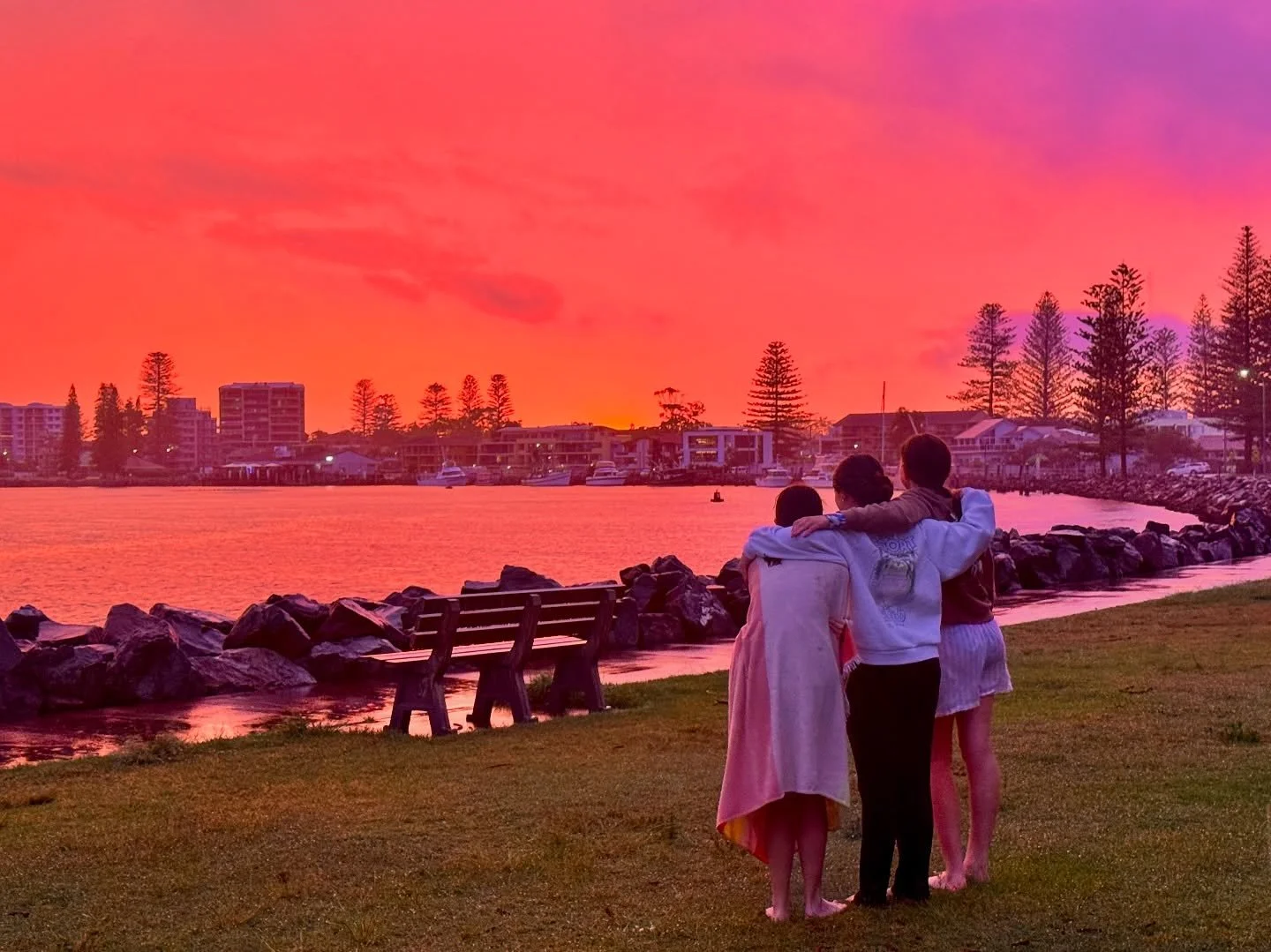 Vibes were turned on for our last night of Riptide! 🌅🕺 The fun doesn&rsquo;t stop there though. Holiday-hangs will be announced shortly, tune in for more details.  #riptideyouth #sunsetvibes #vibes