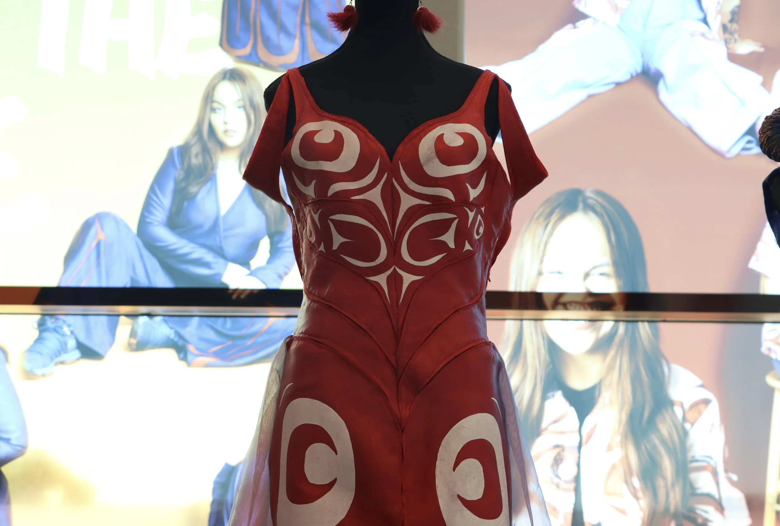 Hummingbird / Daughter / Ascendant dress, grad show installation. 2024. 