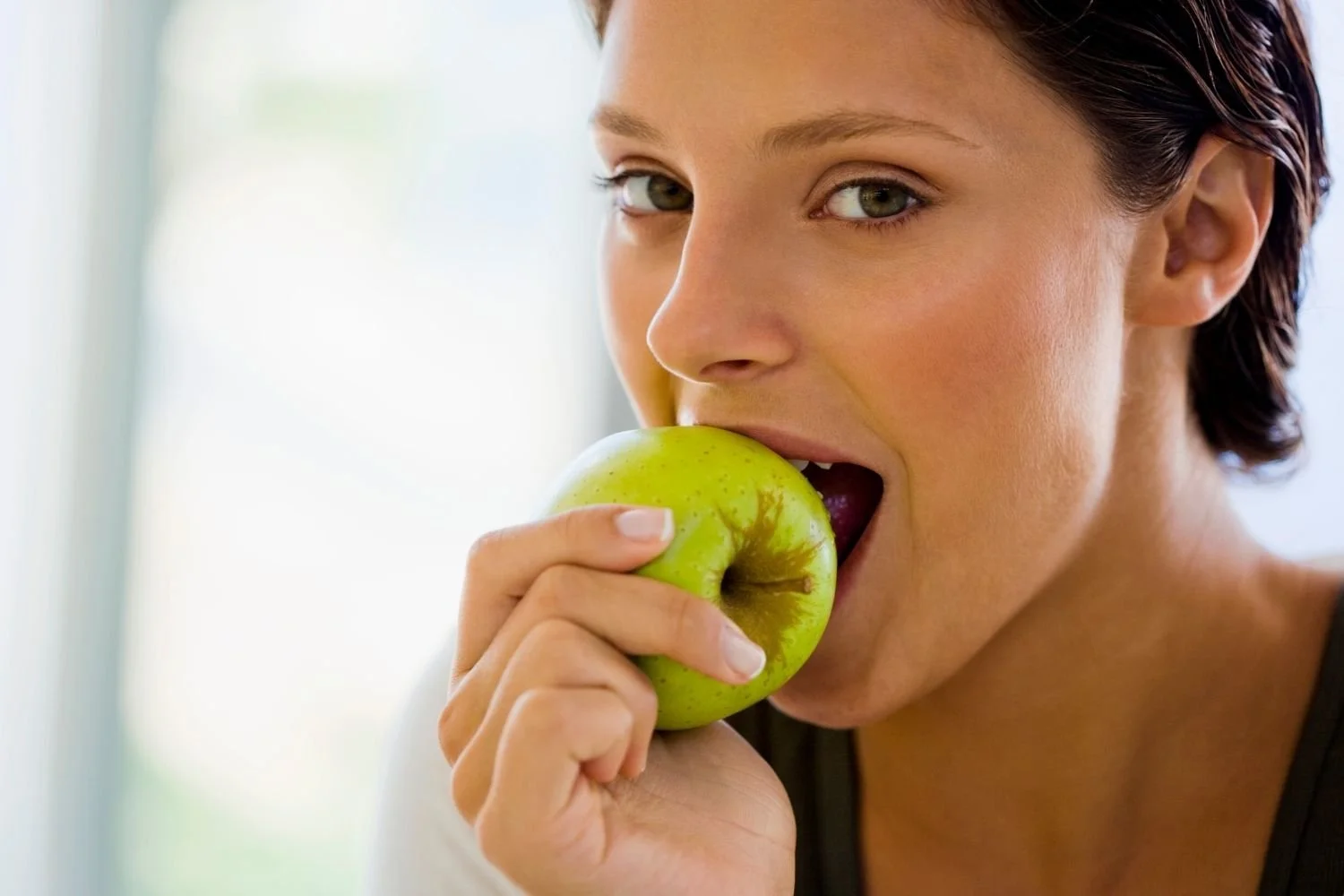 How to Stay Full Longer: 7 Evidence-Based Ways to Manage Hunger and Cravings