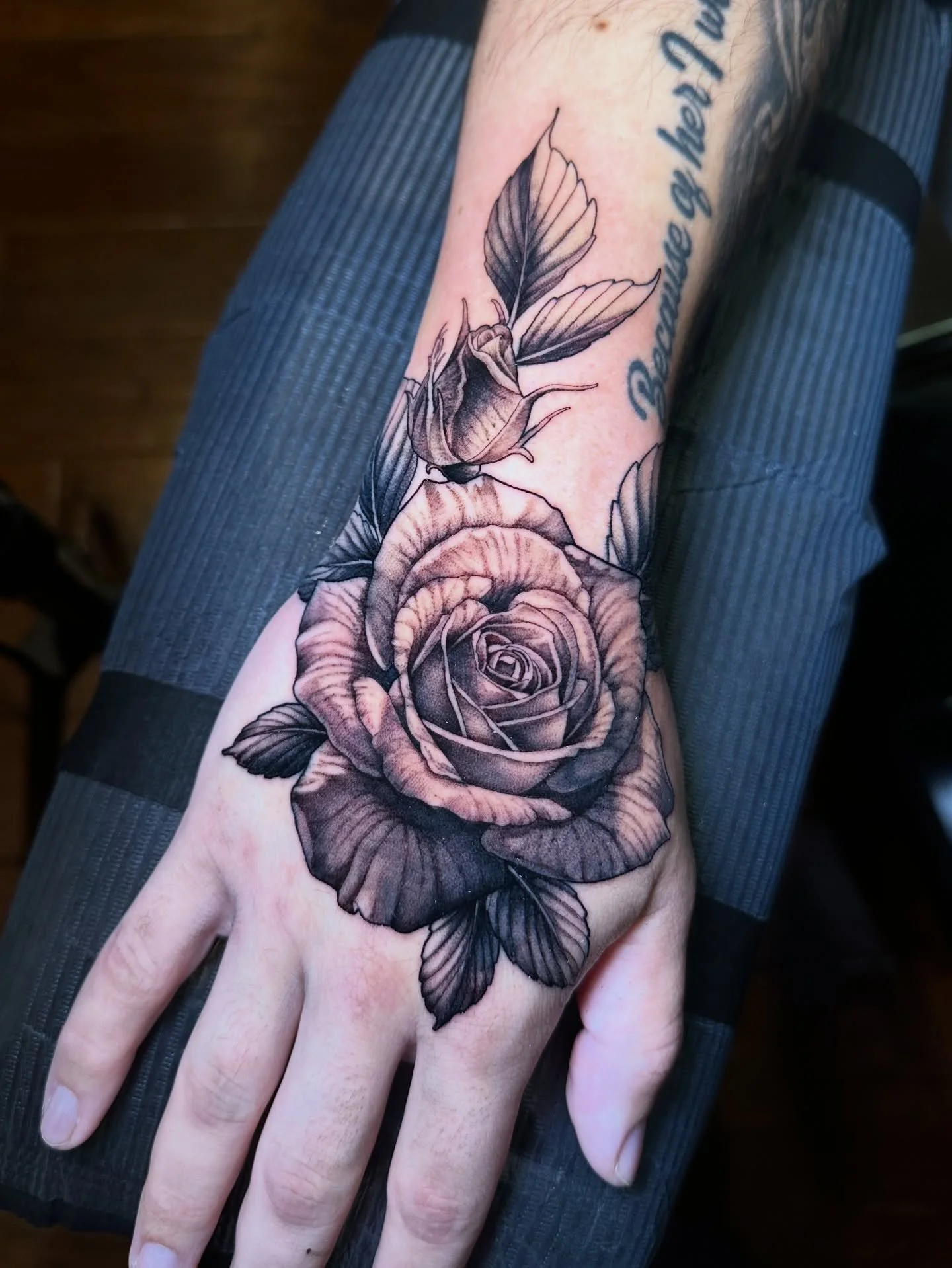 A little realism hand tattoo for Luis. Thanks for the trust as always. 
Already slacking but I&rsquo;m going to try and do better about posting tattoos this year. Thanks to those who support me and get tattooed