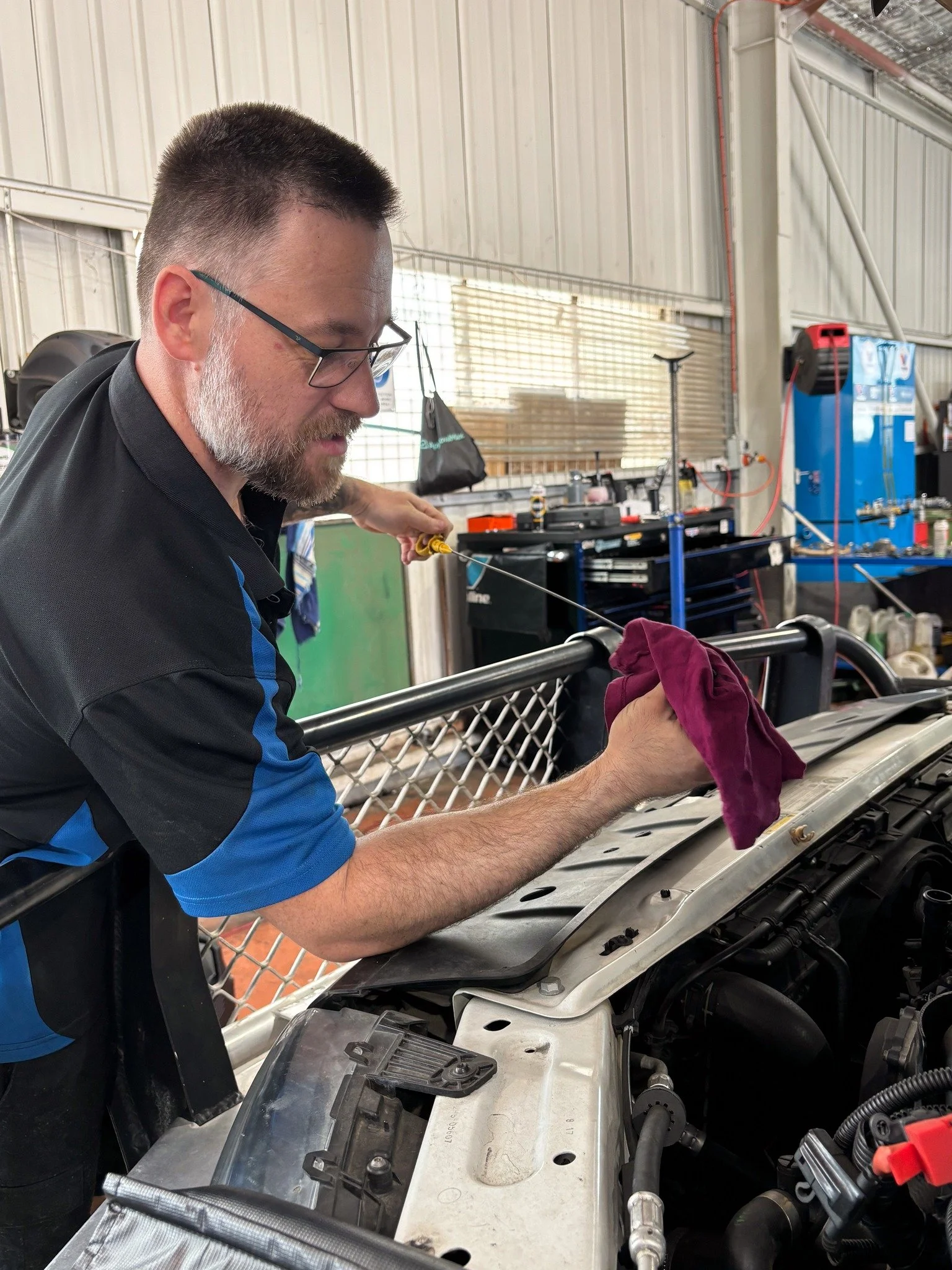 2017 Volkswagen Amarok in for scheduled servicing 🔧 

Swipe through to see some of the stages of the service and the work carried out by the DTE Mechanics Team. 

To find out more about our services, or to book please visit the link  in our bio 👉 @