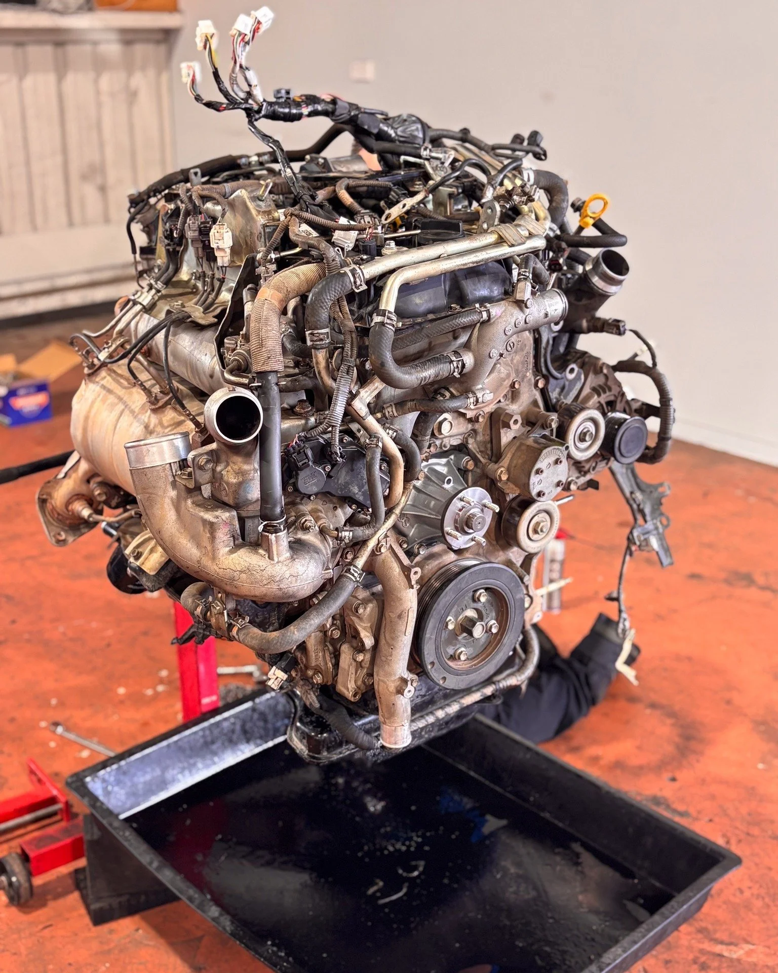 This 2020 Toyota Hilux came into the DTE Mechanics workshop for a timing chain replacement.

Staying on top of this kind of maintenance helps ensure long-term reliability and peace of mind on the road 🔧🚗

To find out more about our services, or to 