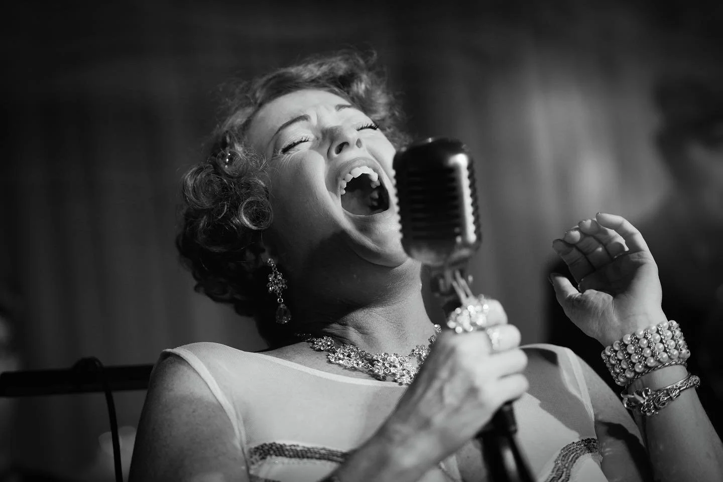 These amazing ladies are the @thefifinellas who are a local trio with stunning voices. These were photographed by me at an Peaky Blinders themed event in #Highcliffe late last year.
.
I look forward to photographing them again this week and supportin