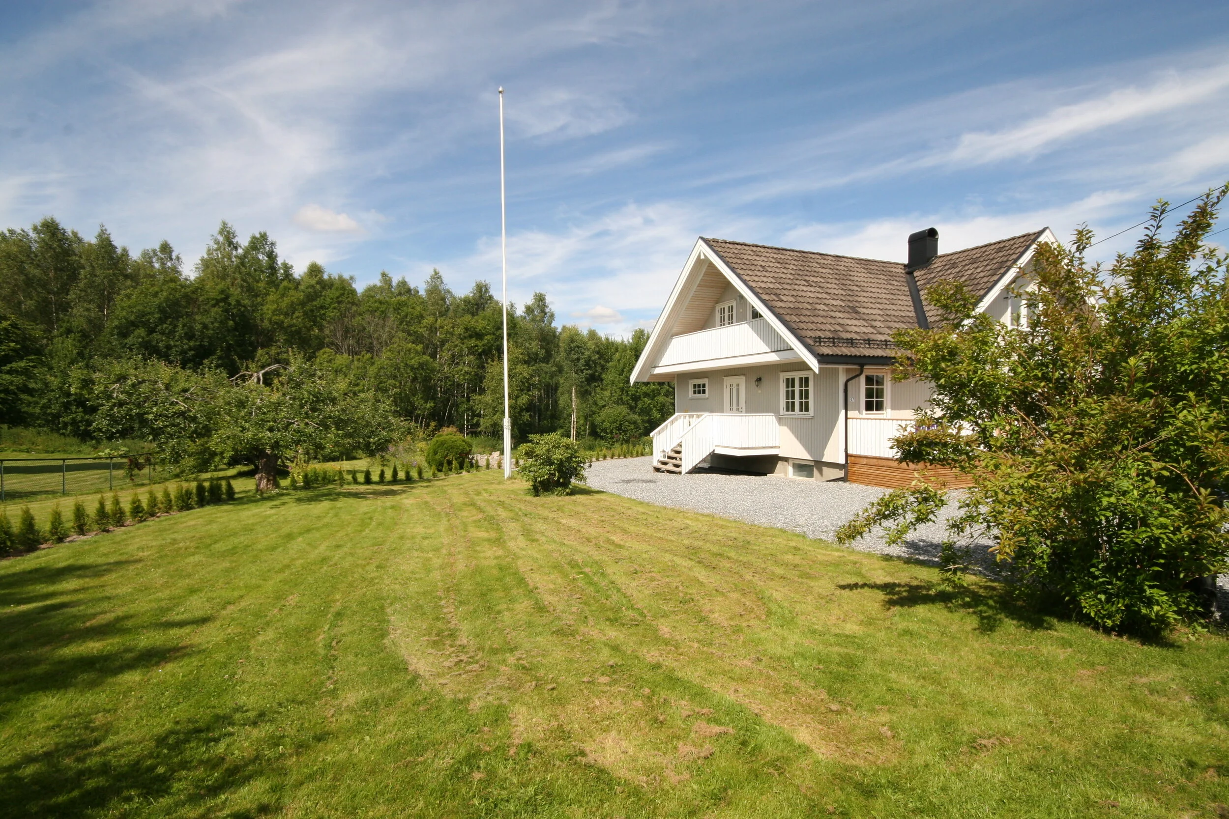 Vestby: Renoveringsprosjekt - Stor enebolig med hybel.