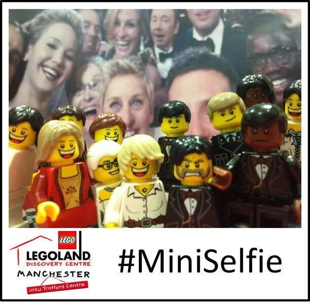 Oscar Selfie and Taxi for Moyes – LEGO® makes all news more fun FACT!