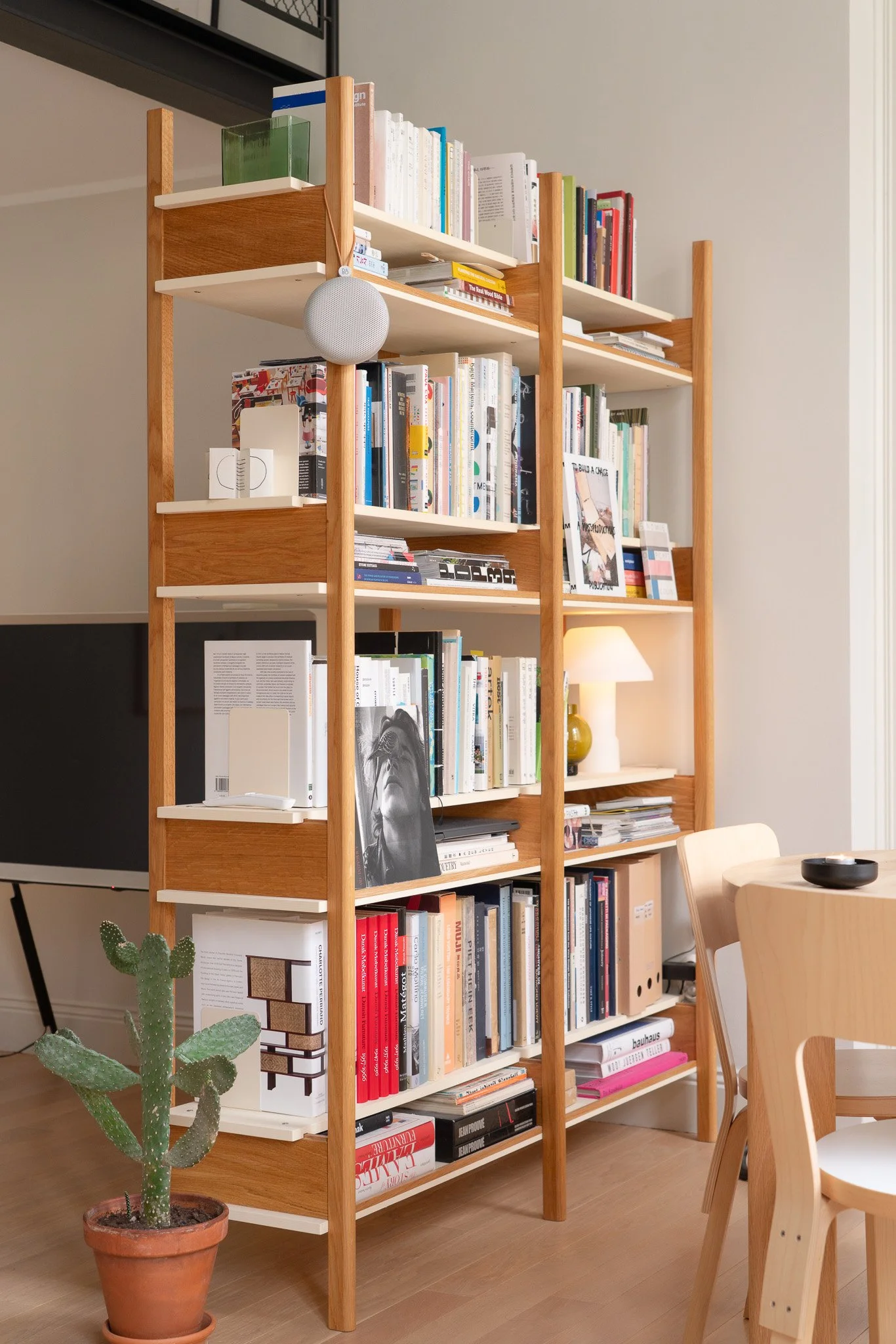 kunsik-railshelf-2bay-stockholm-1.jpg