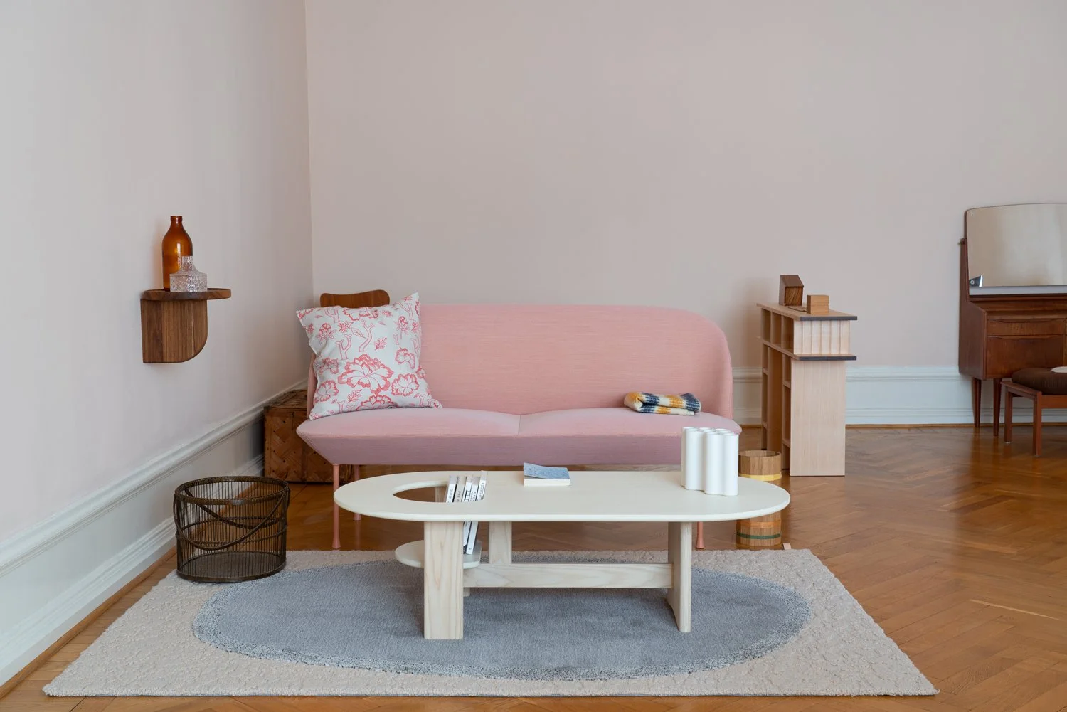 Kunsik - Kangaroo Table - home - 2.jpg
