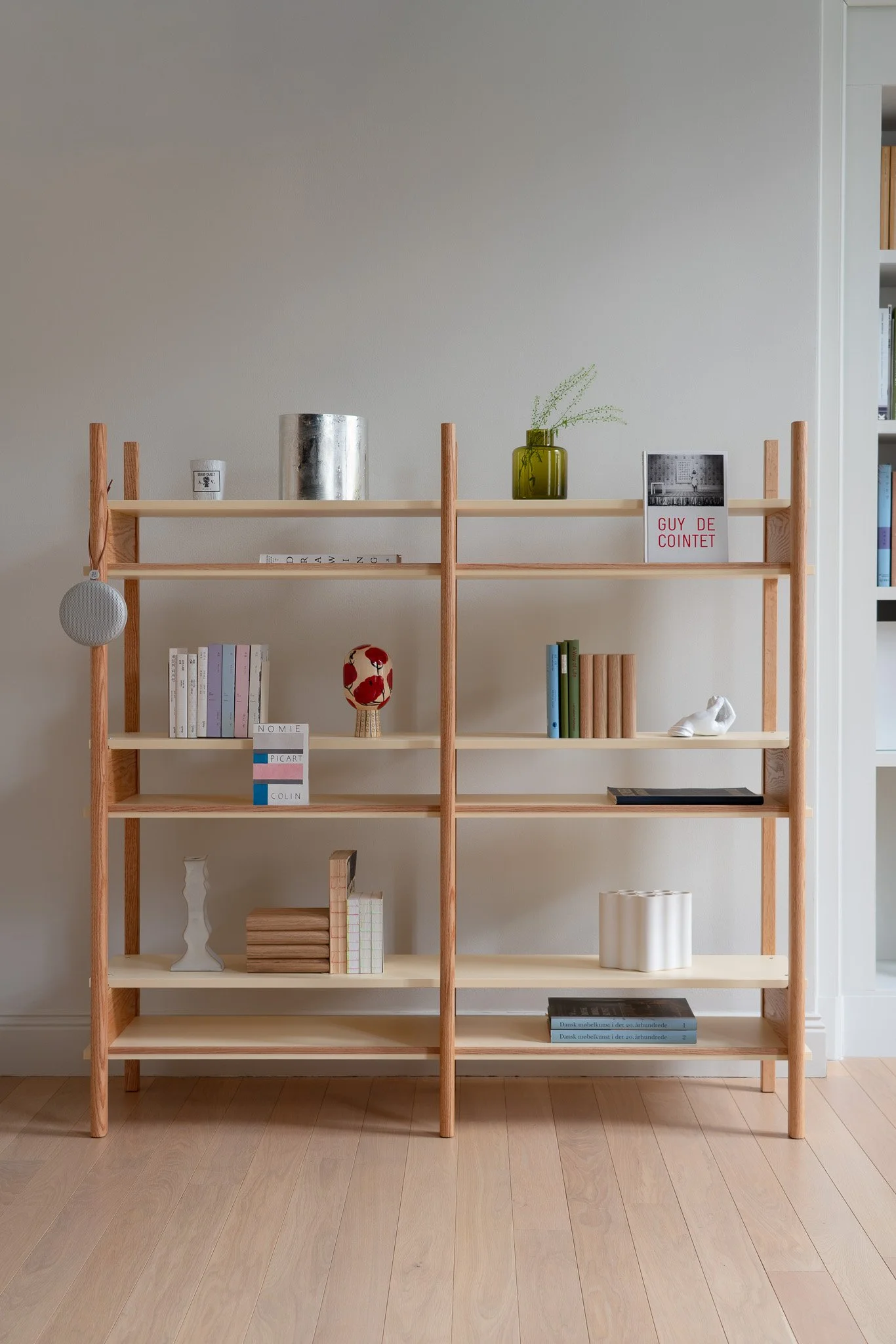 kunsik-railshelf-2bay-low-stockholm-35.jpg
