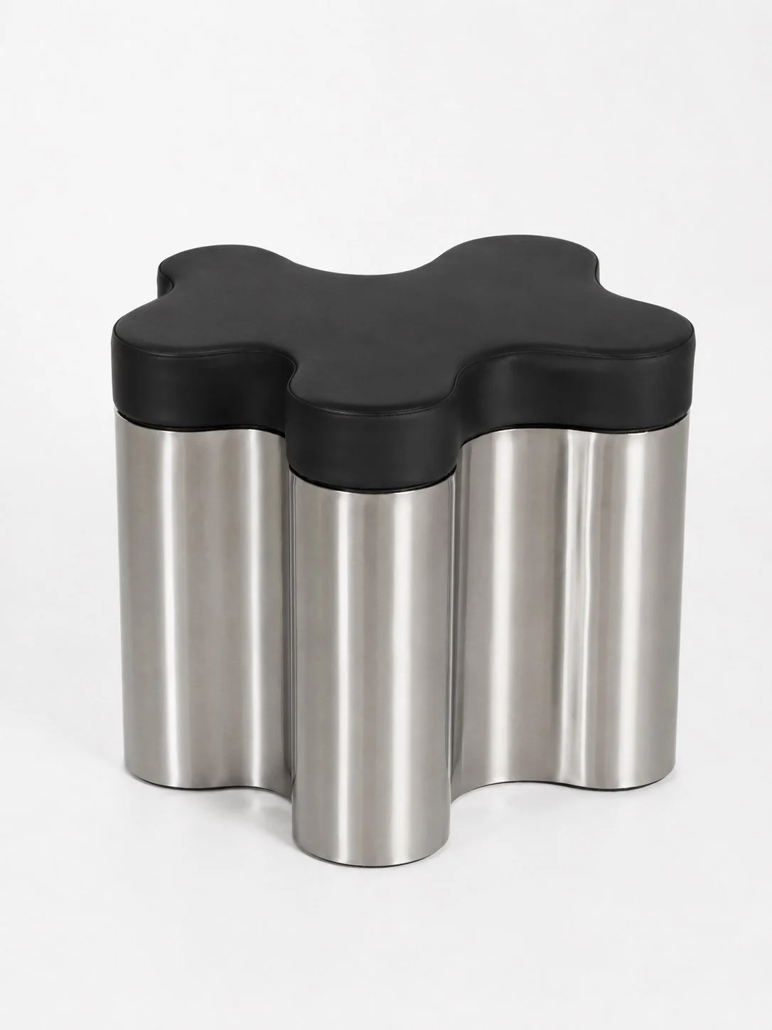 Il Cuscino black, packshot.jpg