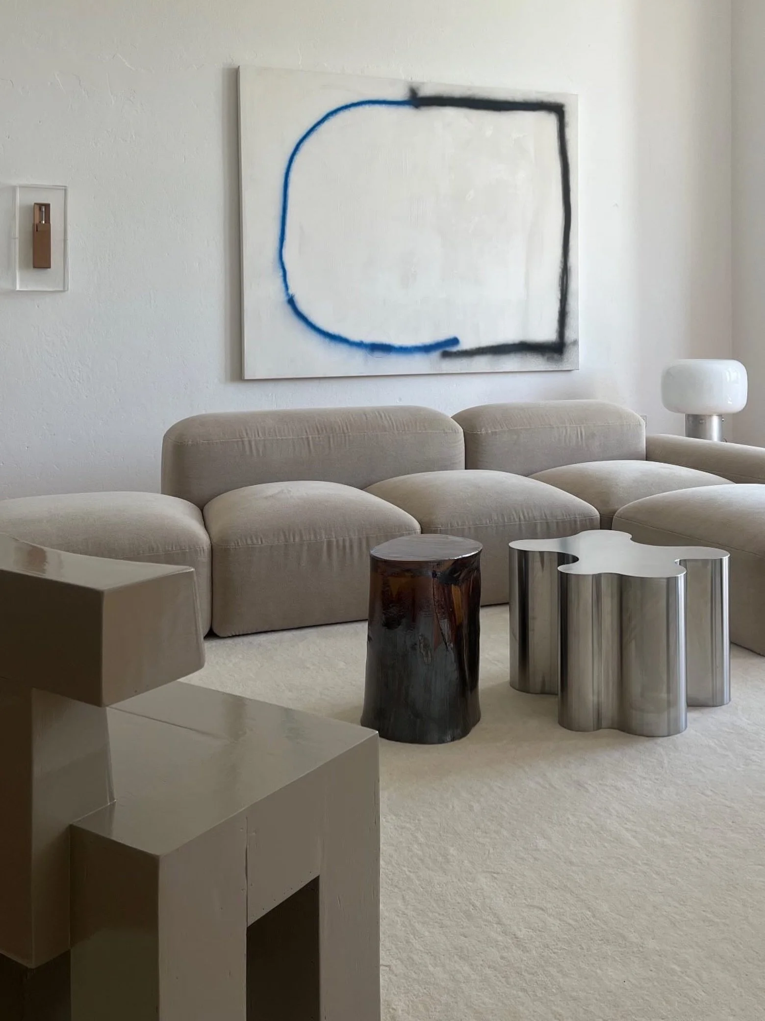 HOME OF @david___kosock AND @gisagolpira. 

#styling
#livingroom
#admagazine