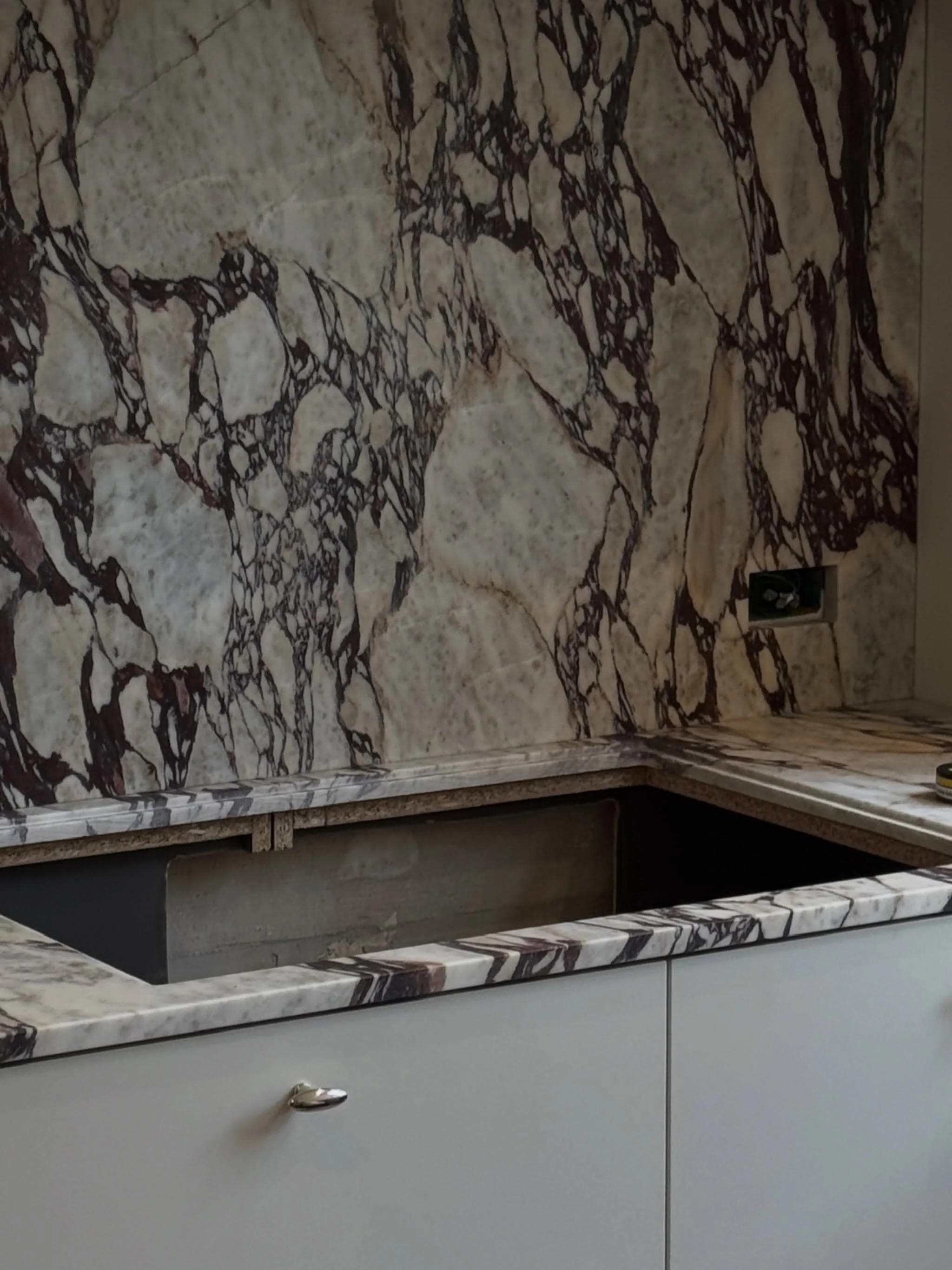 Kitchen in progress, featuring the most beautiful Calacatta Viola marble.

#caialeifsdotter
#kitchendesign
#calacattaviola