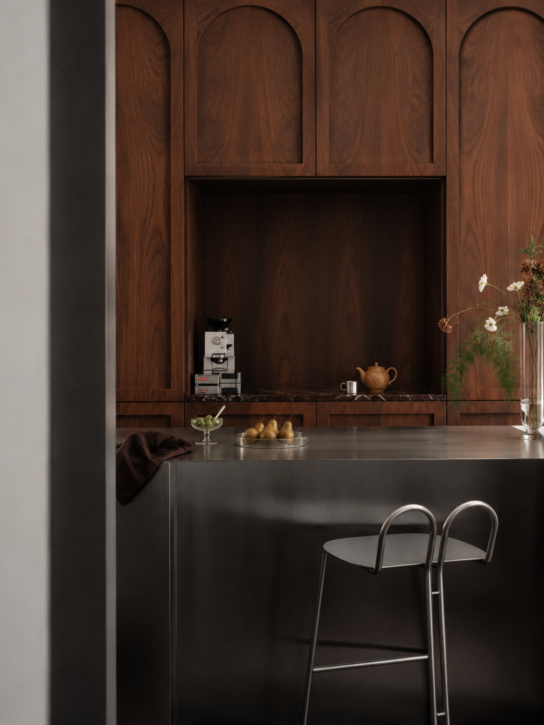 caia-leifsdotter-bow-kitchen-walnut-steel.jpg.png